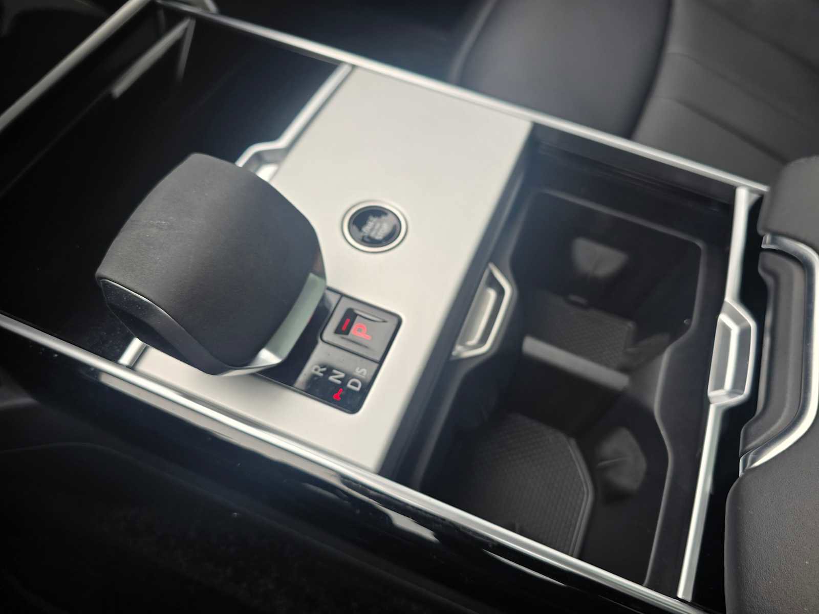 Used 2026 Land Rover Range Rover Long Wheelbase SE image 30