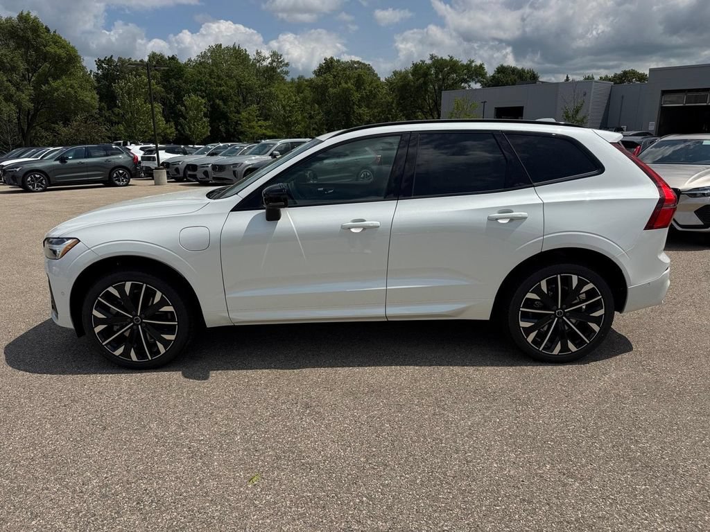 New 2026 Volvo XC60 T8 Ultra w/ Protection Package Premier AWD/4WD image 2