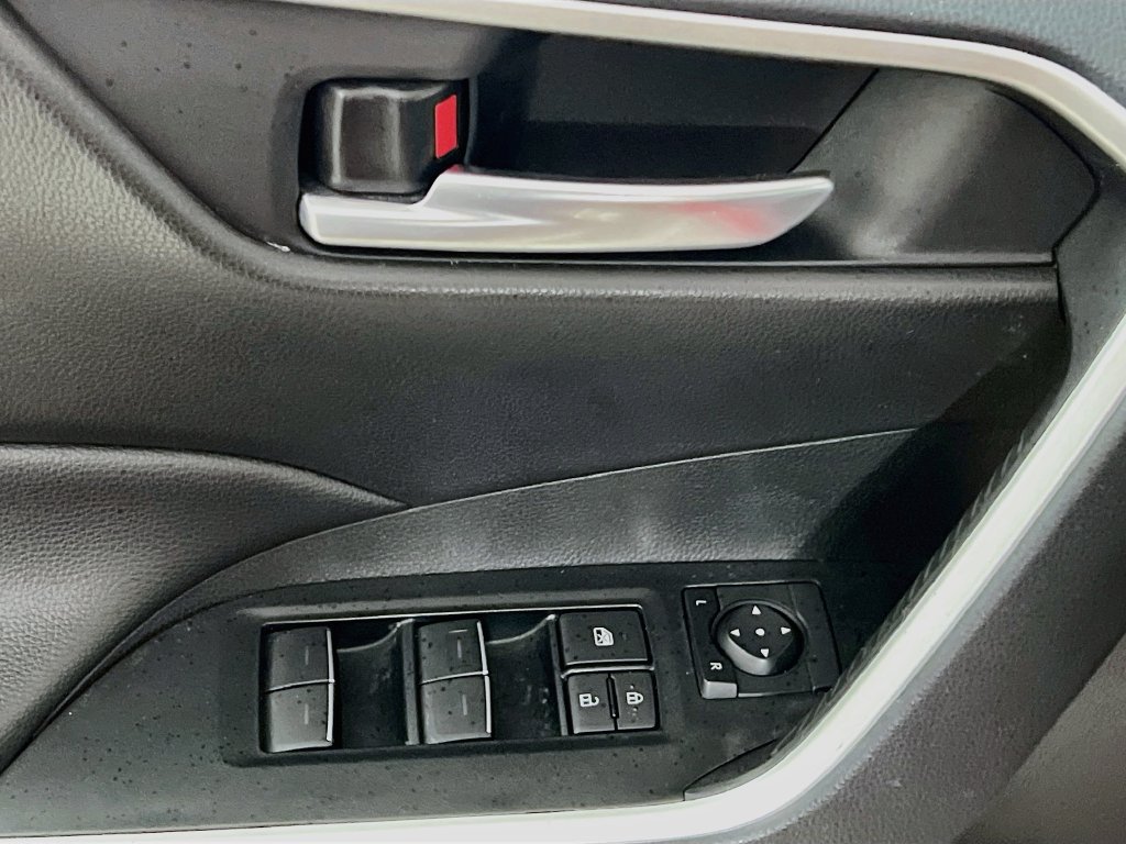 Used 2025 Toyota RAV4 XLE FWD image 14