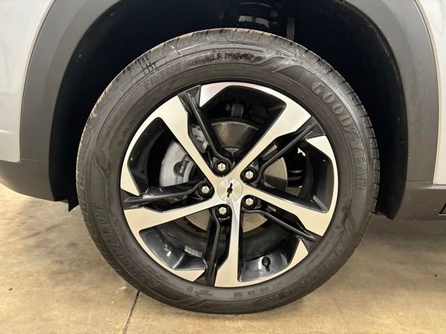 Used 2026 Chevrolet Trax RS FWD image 9