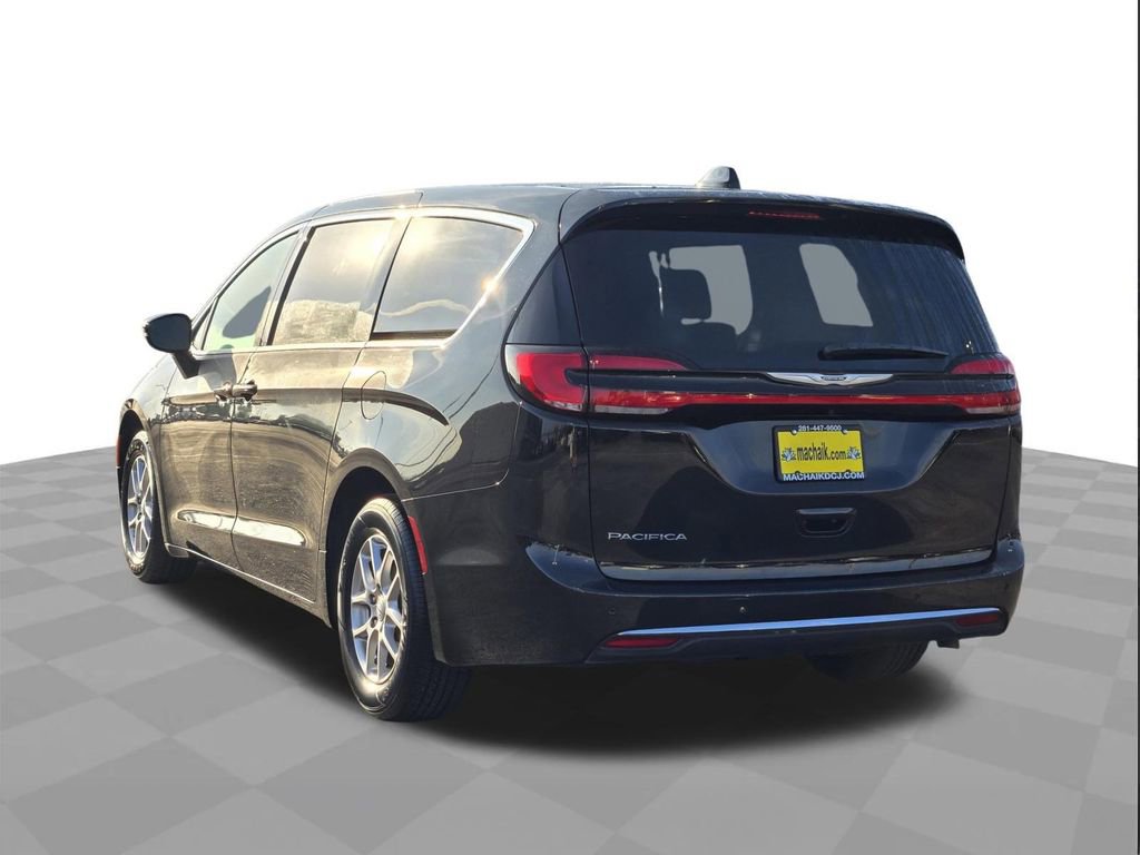 Used 2025 Chrysler Pacifica Select image 6