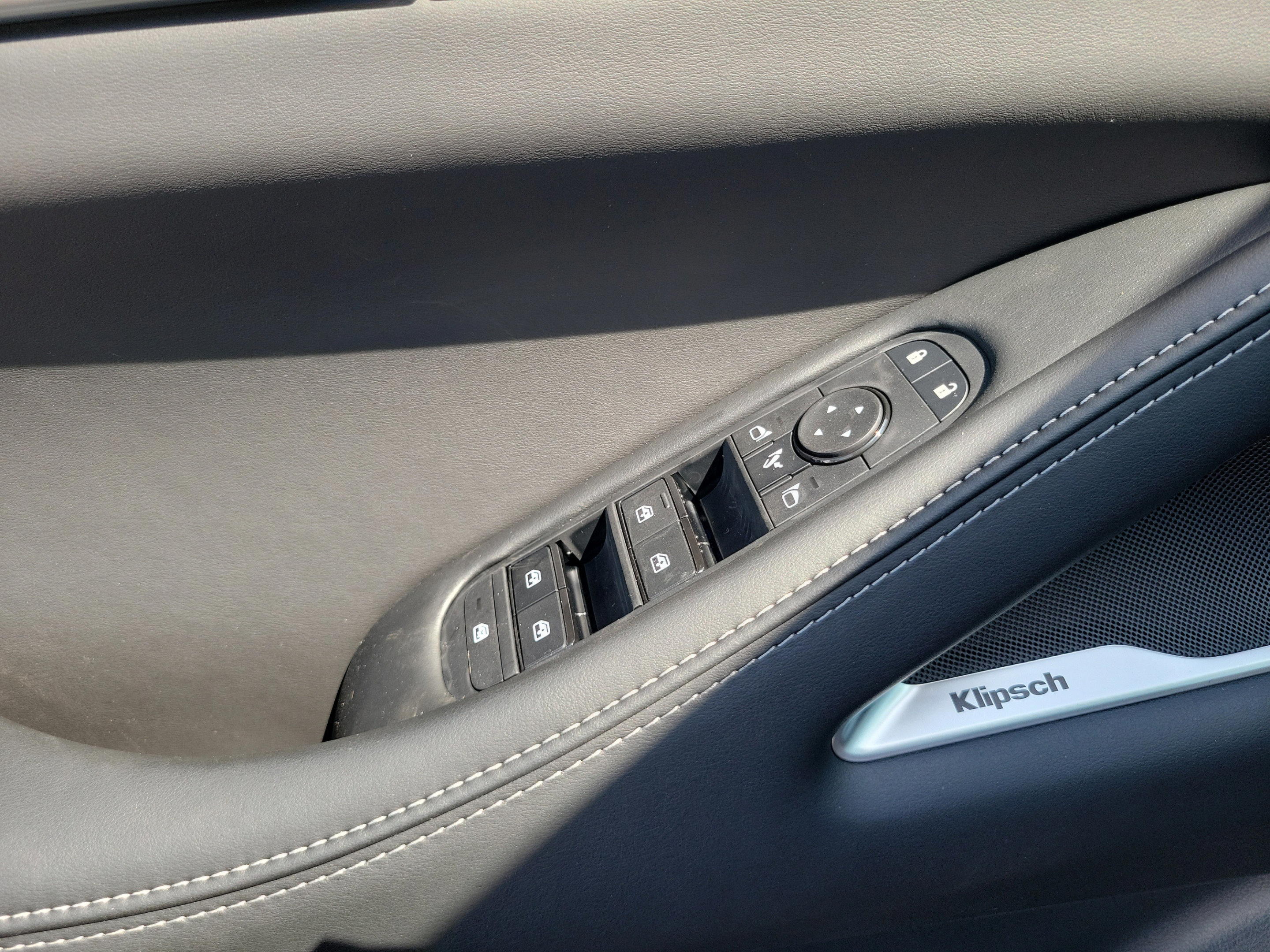 New 2027 INFINITI QX60 Luxe w/ Family Package FWD image 21