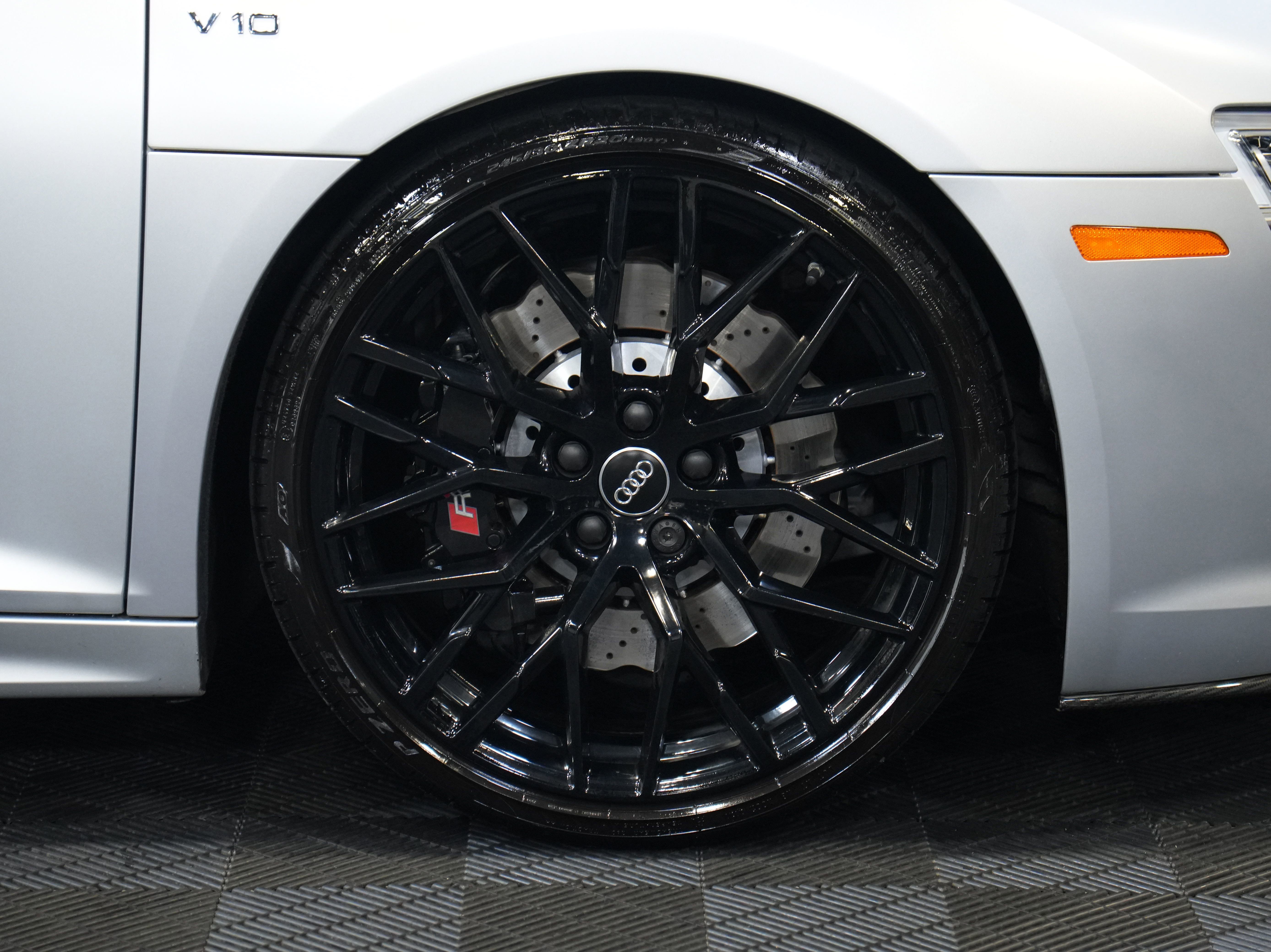 Used 2017 Audi R8 V10 w/ Carbon Exterior Package AWD/4WD image 49