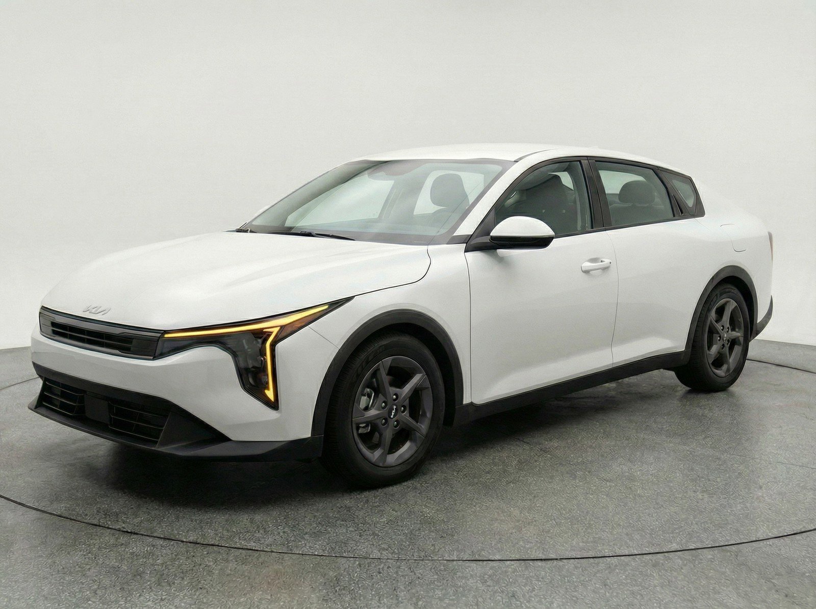 Used 2025 Kia K4 LXS image 3