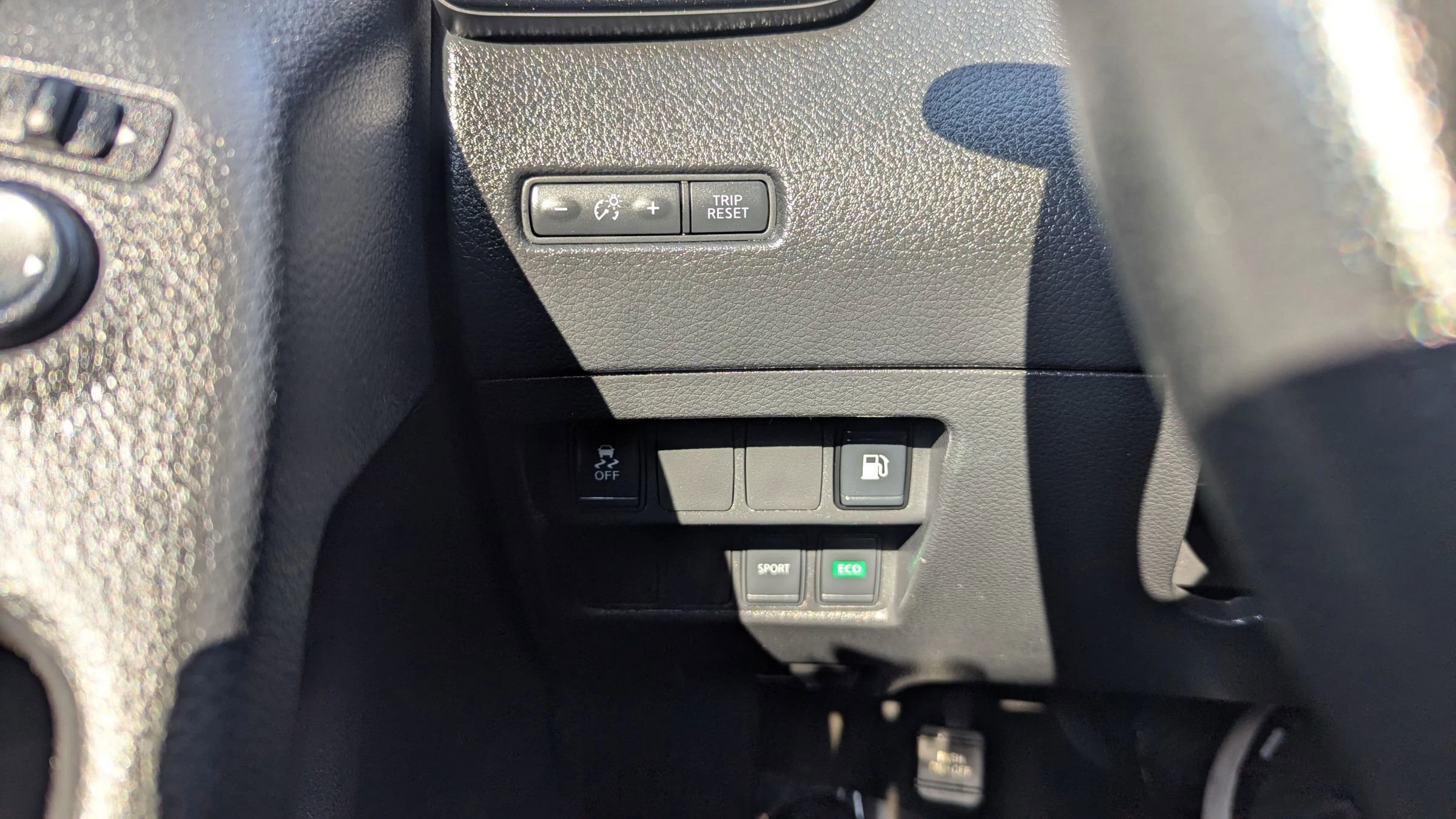 Used 2018 Nissan Rogue S FWD image 19