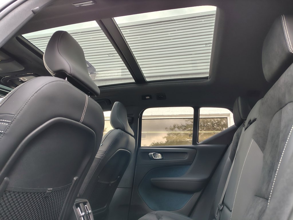 Used 2023 Volvo XC40 Recharge Ultimate AWD/4WD image 31