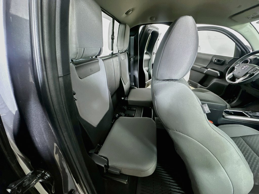 Used 2022 Toyota Tacoma SR5 RWD image 12