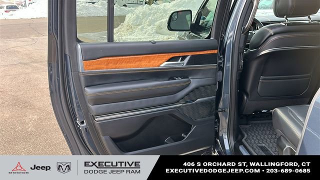 Used 2024 Jeep Grand Wagoneer L Series III AWD/4WD image 22