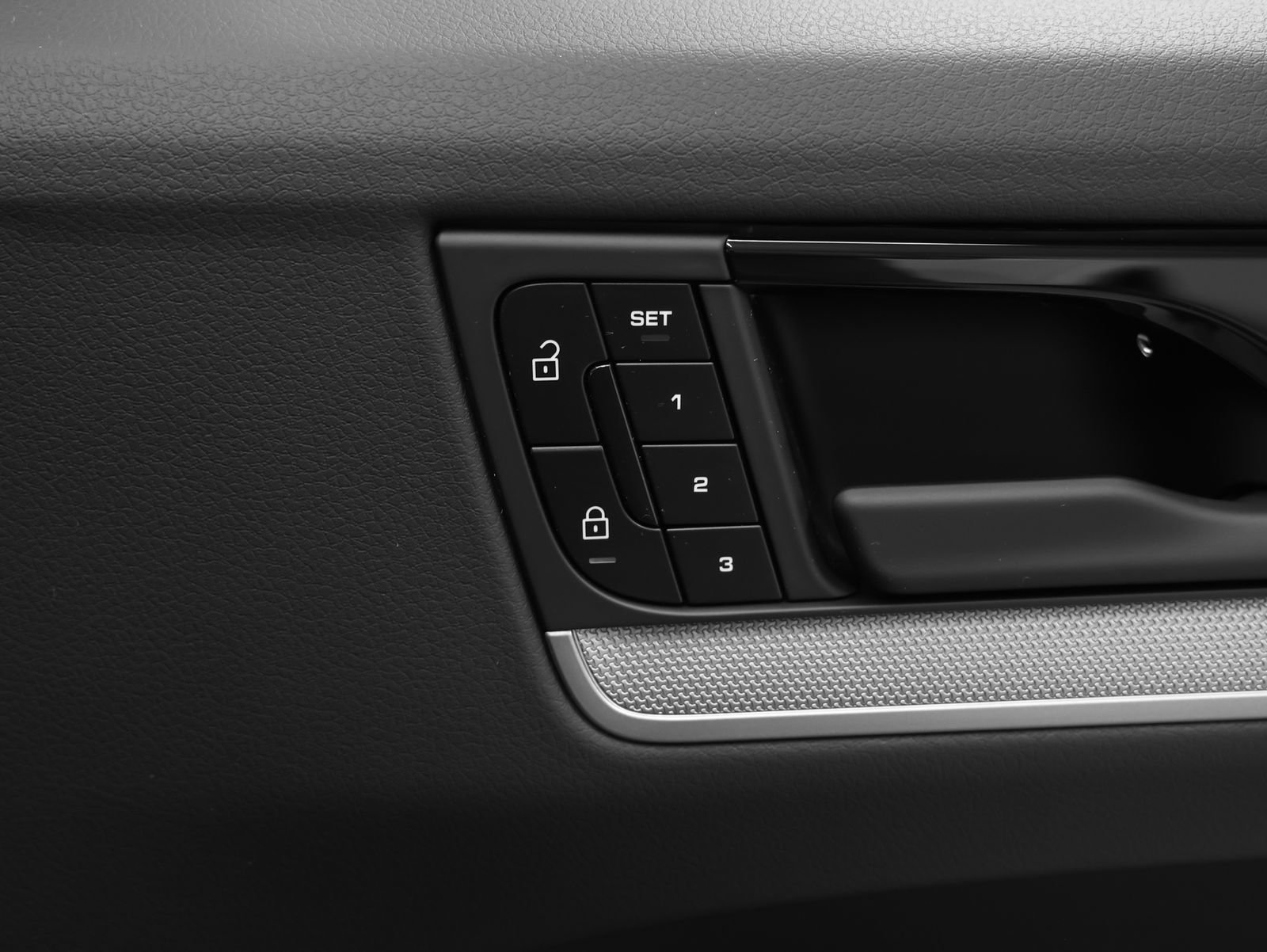 Certified 2026 Porsche Cayenne AWD/4WD image 21