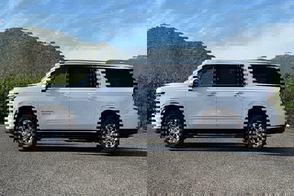 New 2026 Chevrolet Suburban LS image 7