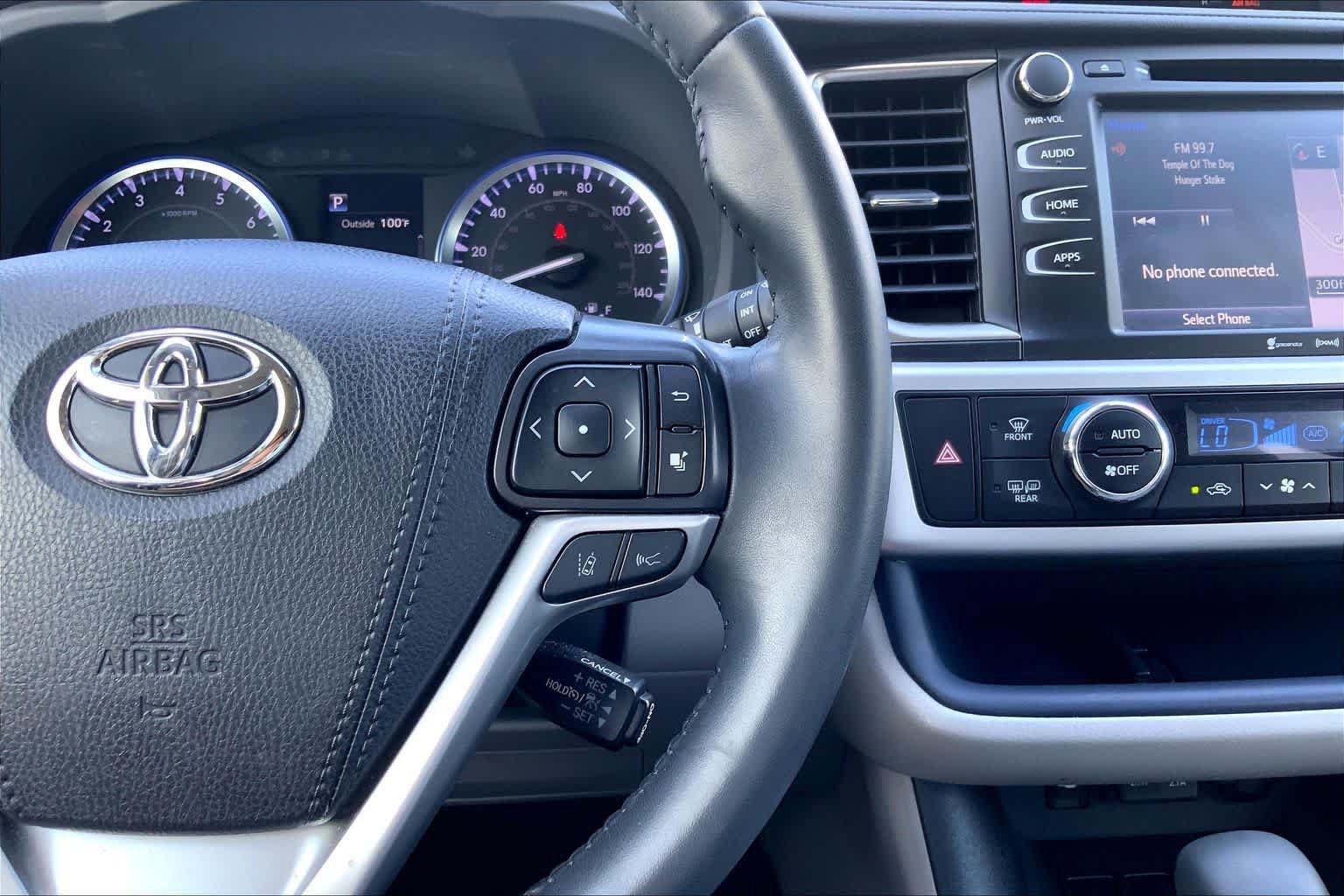 Used 2019 Toyota Highlander XLE AWD/4WD image 25