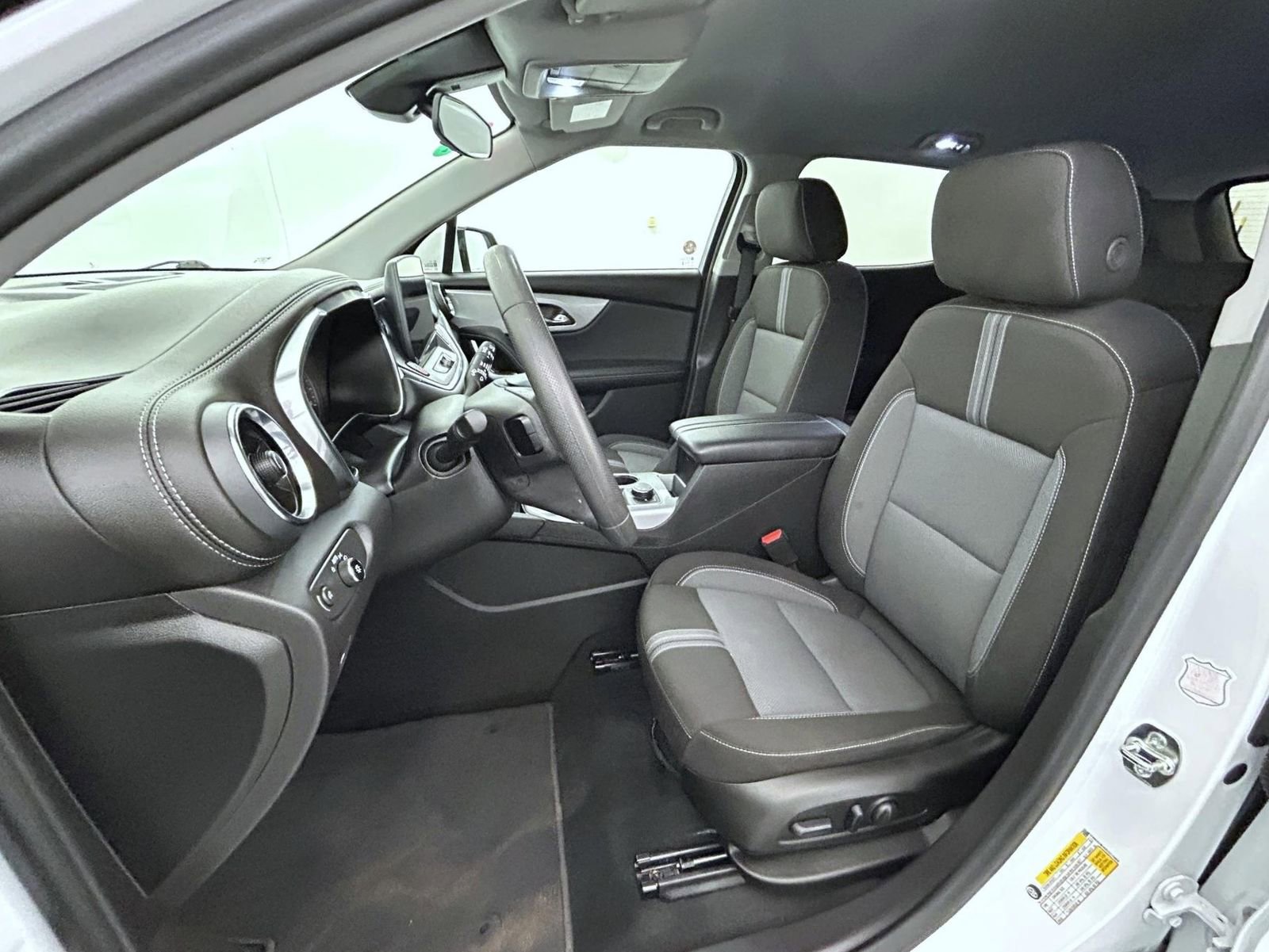 Used 2025 Chevrolet Blazer LT AWD/4WD image 10