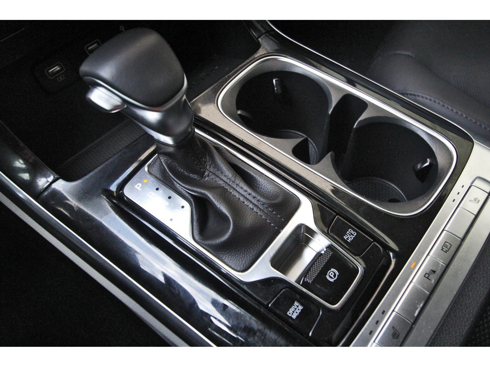 Used 2024 Kia Carnival EX FWD image 29
