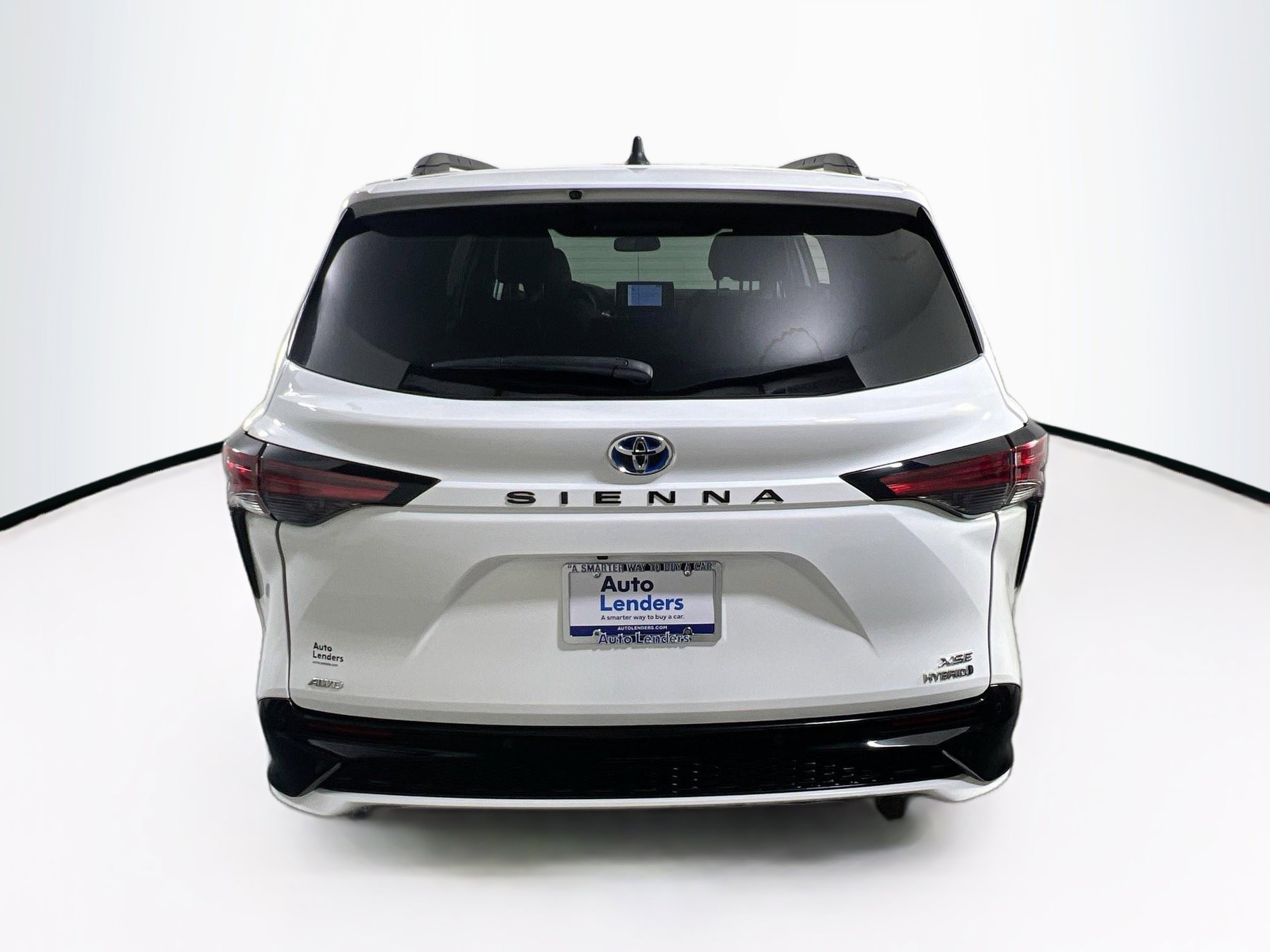 Used 2022 Toyota Sienna XSE image 6