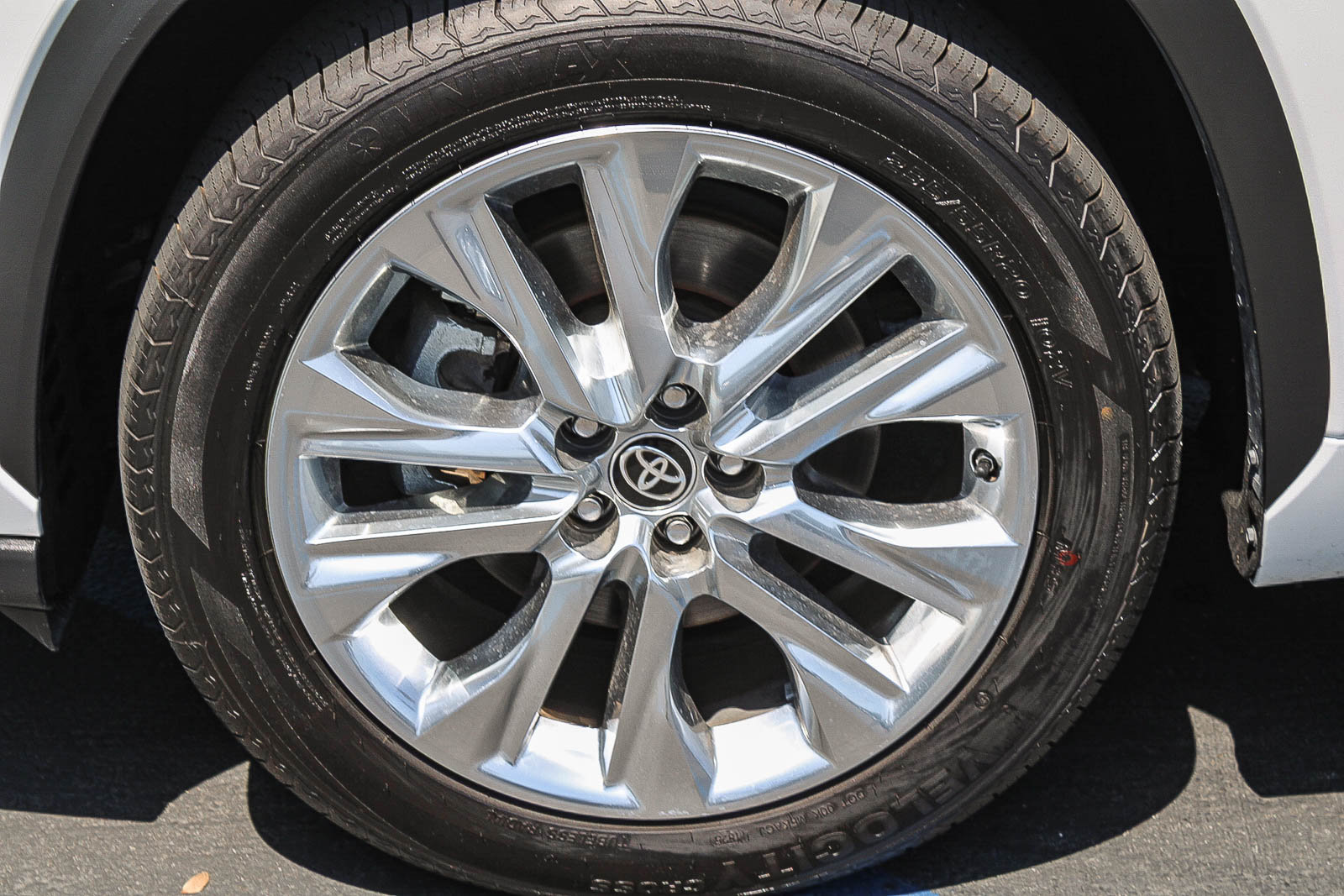 Used 2023 Toyota Highlander Limited FWD image 13