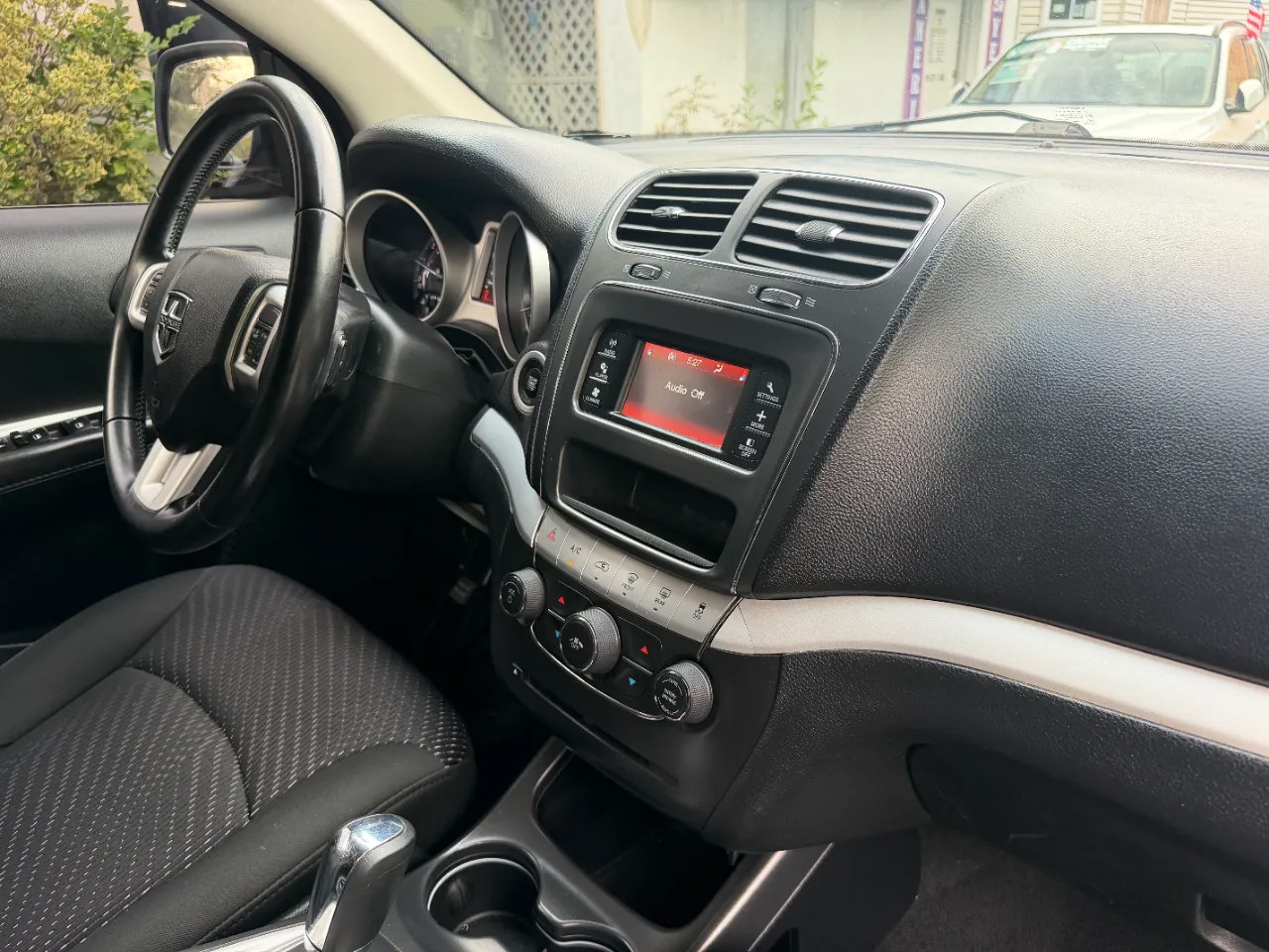 Used 2019 Dodge Journey SE w/ Connectivity Group FWD image 37