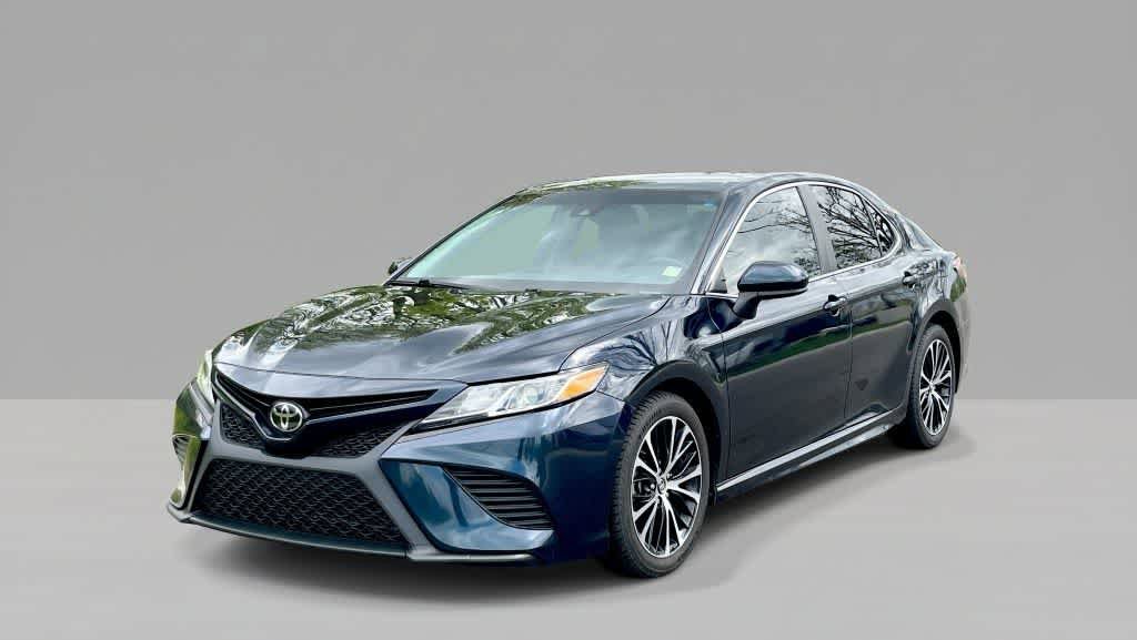 Used 2020 Toyota Camry SE FWD image 1