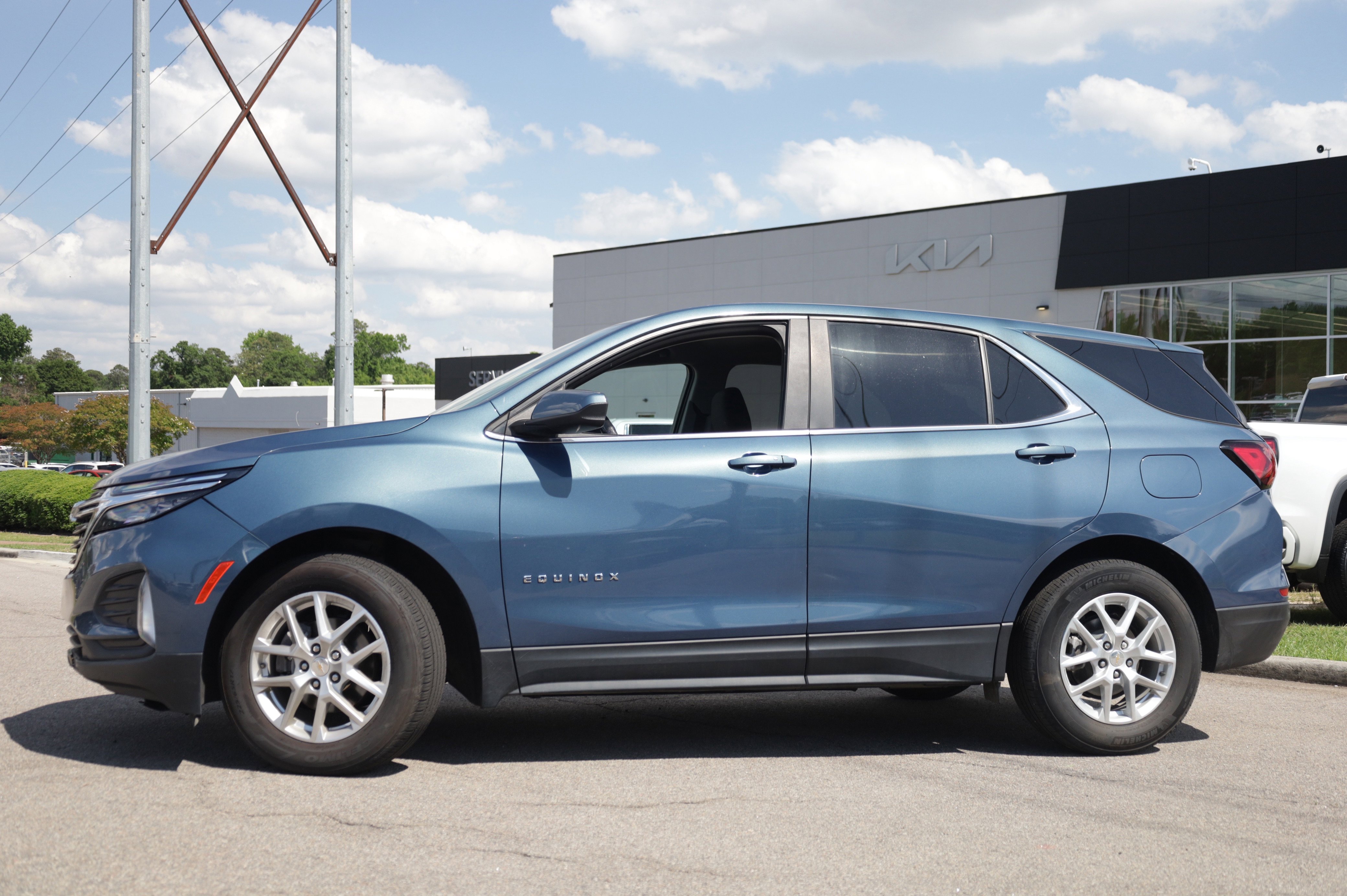 Used 2024 Chevrolet Equinox LT FWD image 2