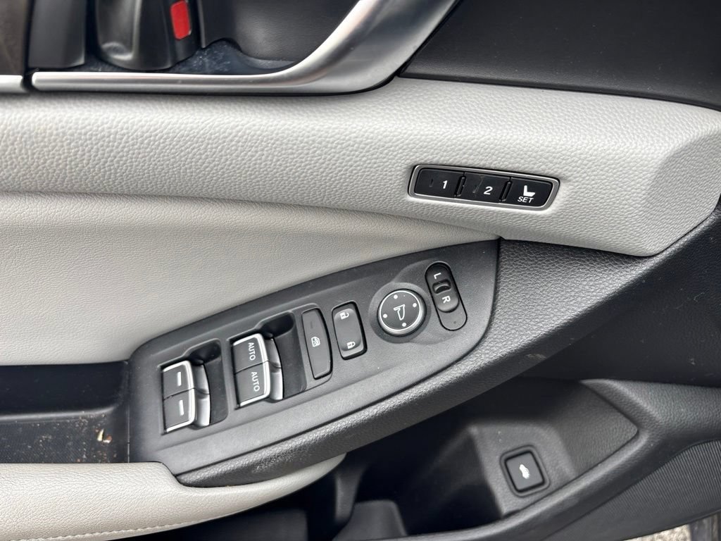 Used 2018 Honda Accord EX-L image 16