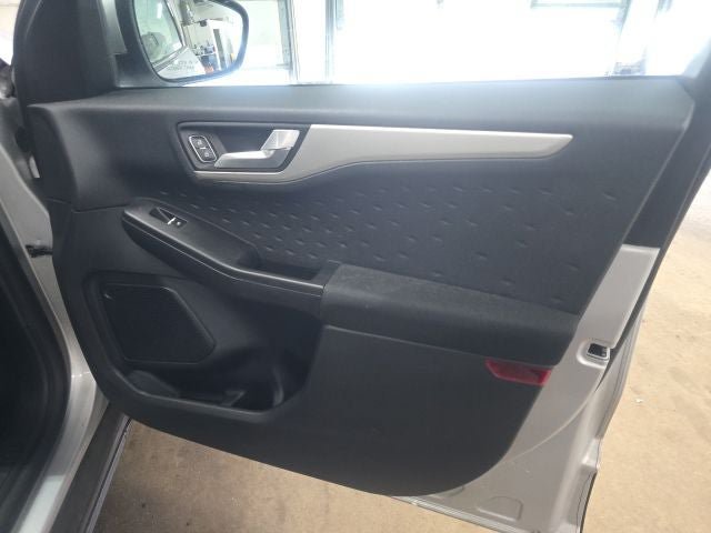 Used 2020 Ford Escape SE FWD image 4