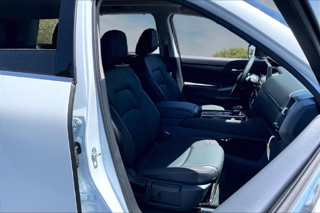 New 2026 Nissan Pathfinder SL w/ SL Premium Package (P04) FWD image 10