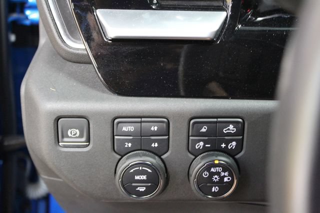 Used 2022 Chevrolet Silverado 1500 LTZ w/ Z71 Off-Road Package AWD/4WD image 15