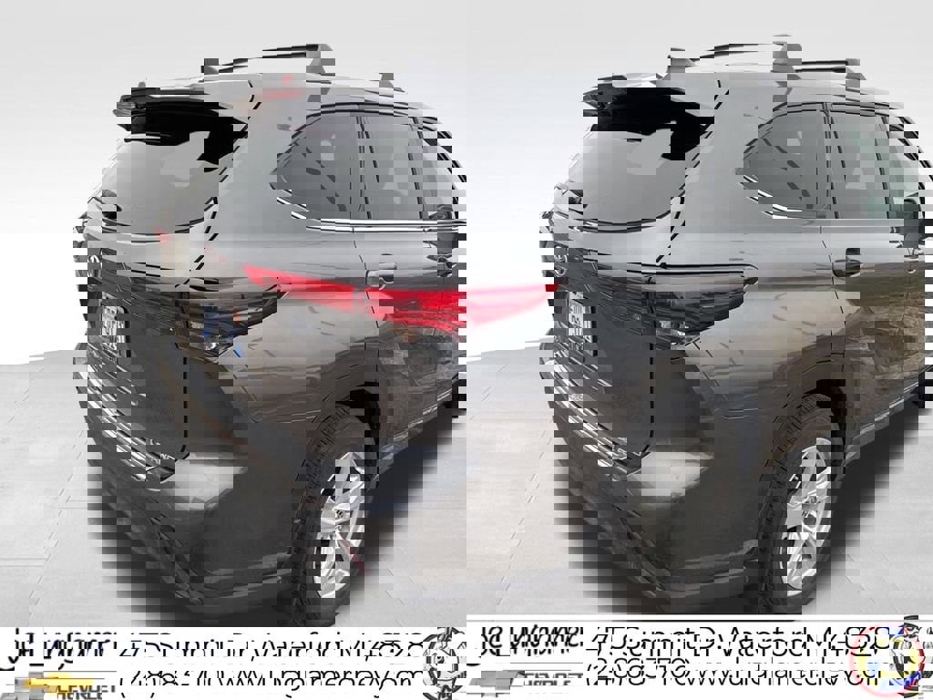 Used 2023 Toyota Highlander LE image 4