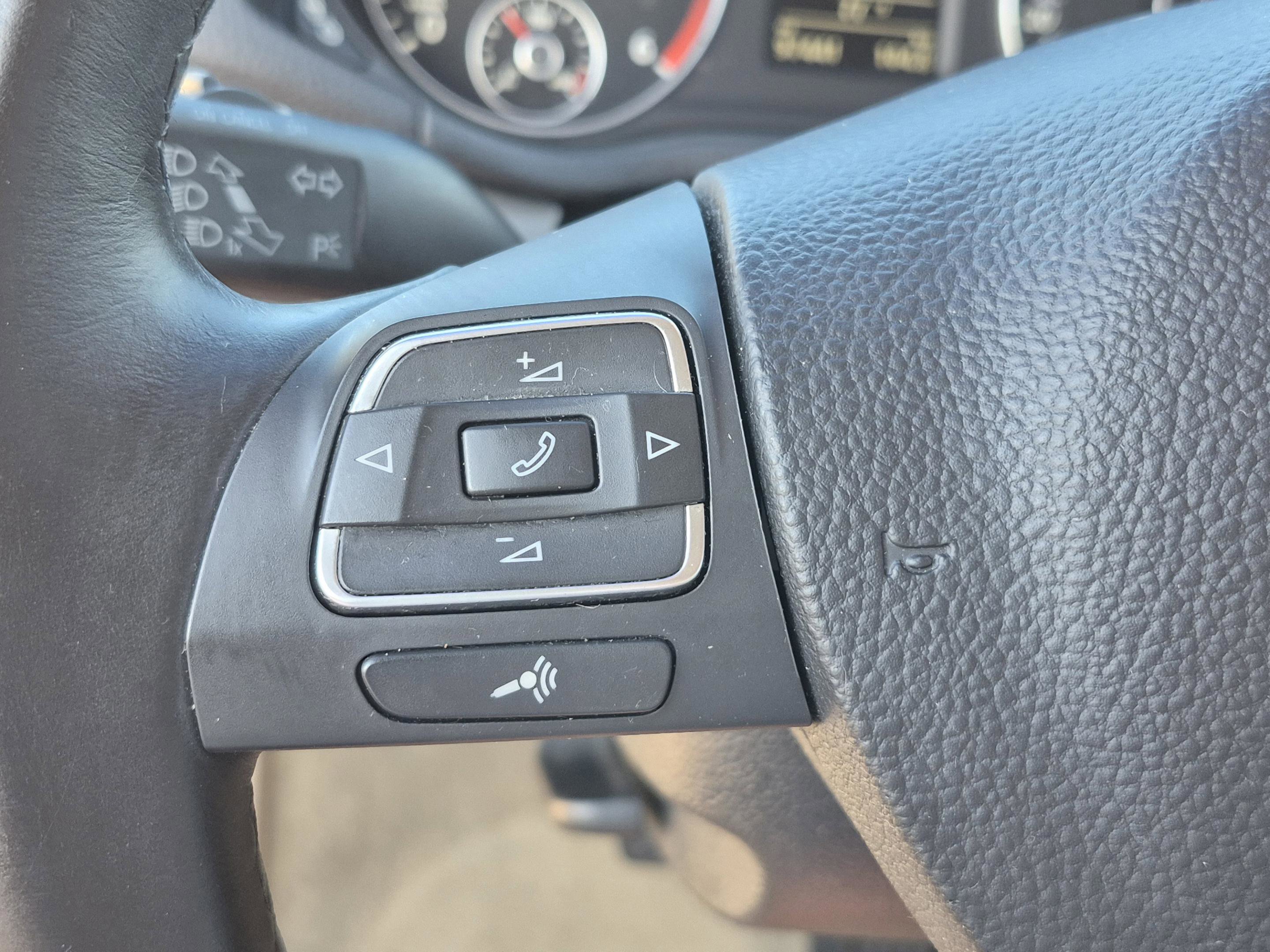 Used 2015 Volkswagen Passat TDI SE FWD image 32