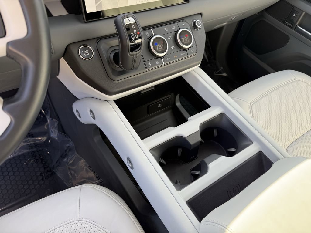 Used 2025 Land Rover Defender 110 X-Dynamic SE image 25