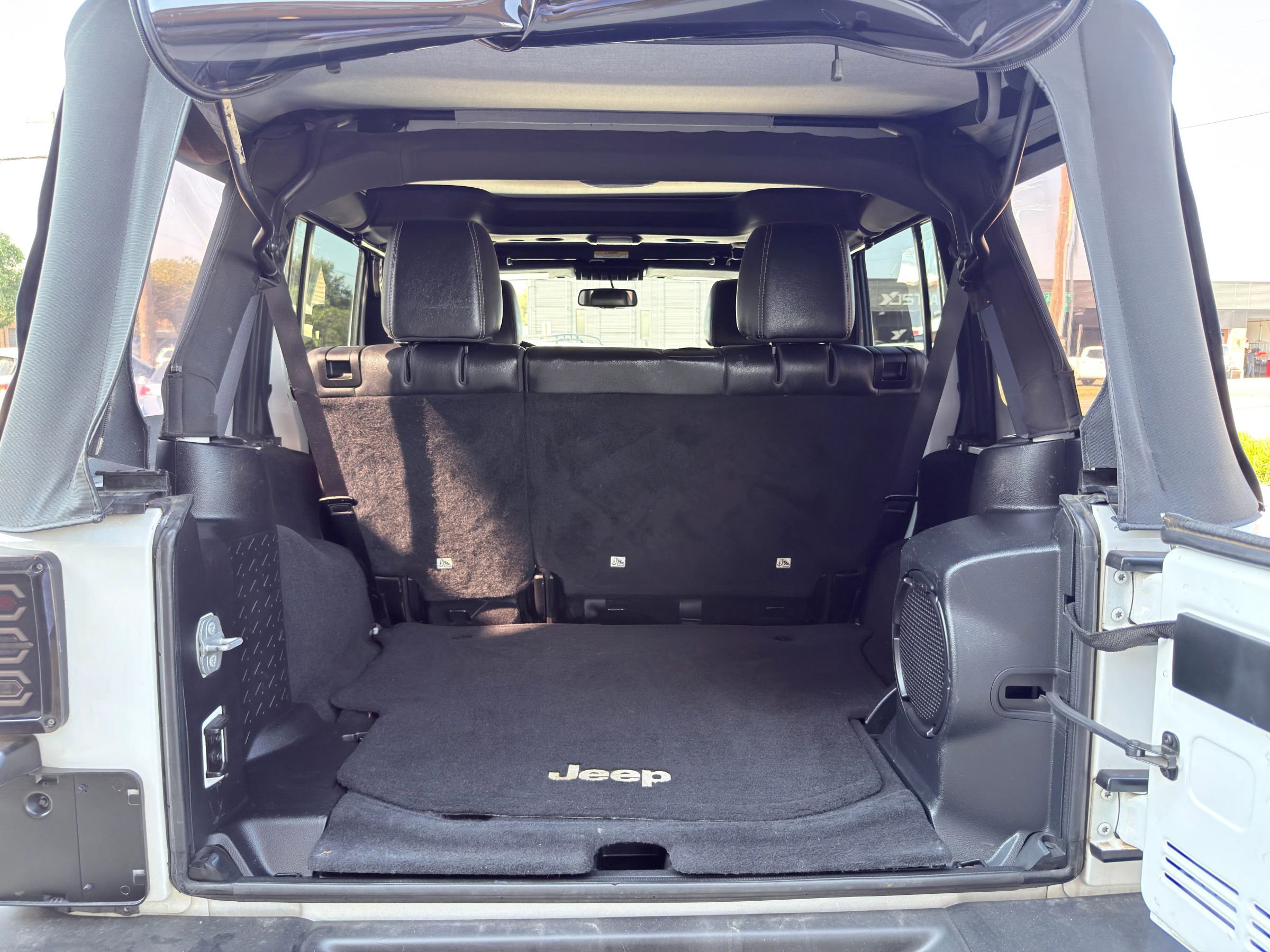 Used 2014 Jeep Wrangler Unlimited Rubicon image 7