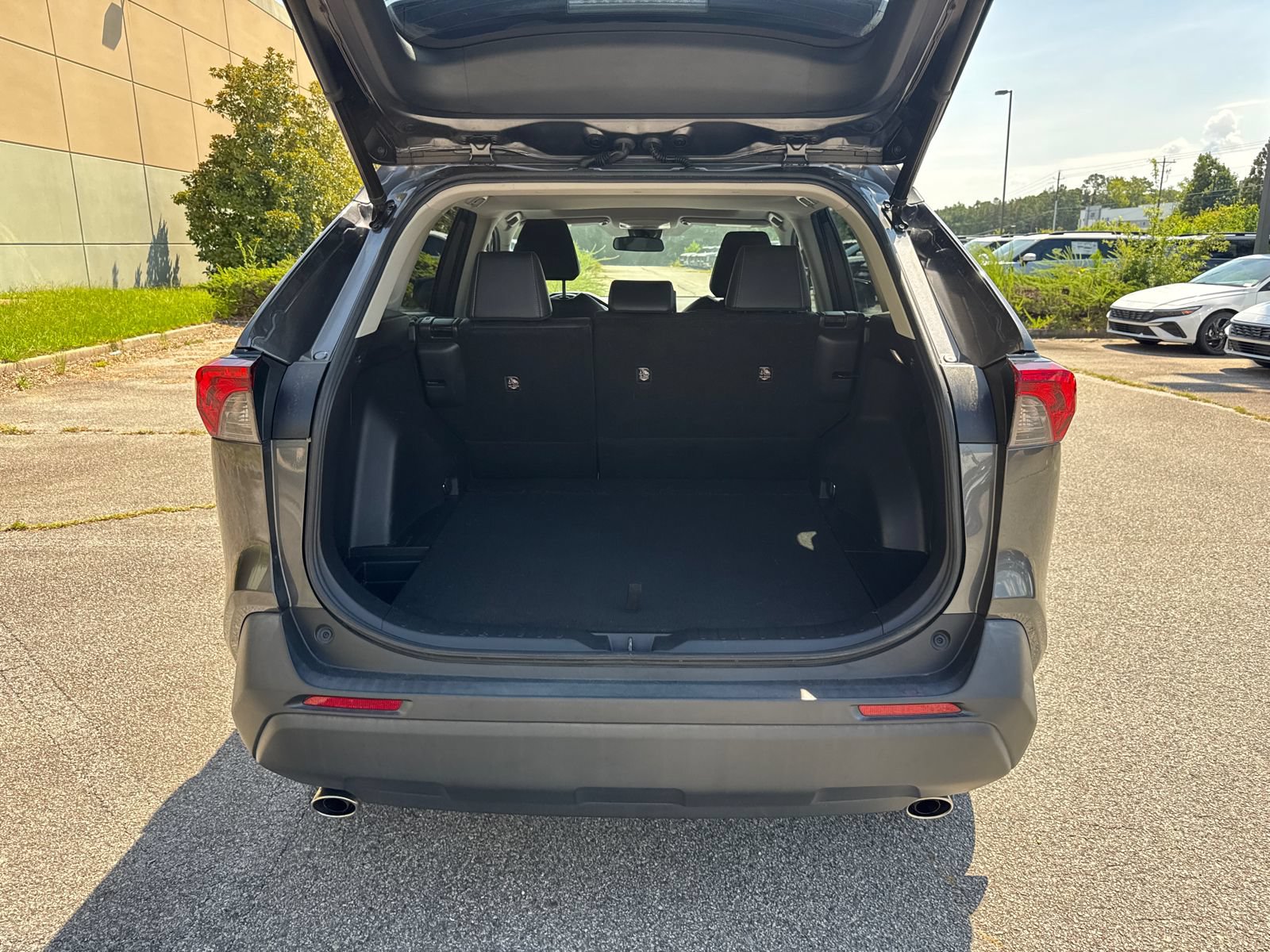 Used 2022 Toyota RAV4 XLE Premium FWD image 18