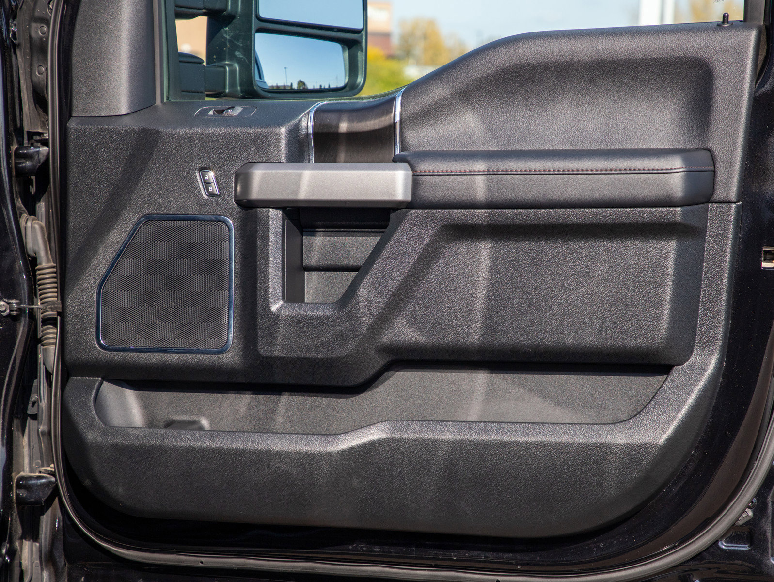 Used 2019 Ford F250 Platinum w/ Platinum Ultimate Package image 12