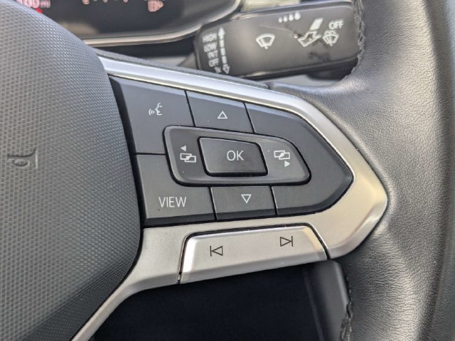 Used 2025 Volkswagen Jetta SE FWD image 25