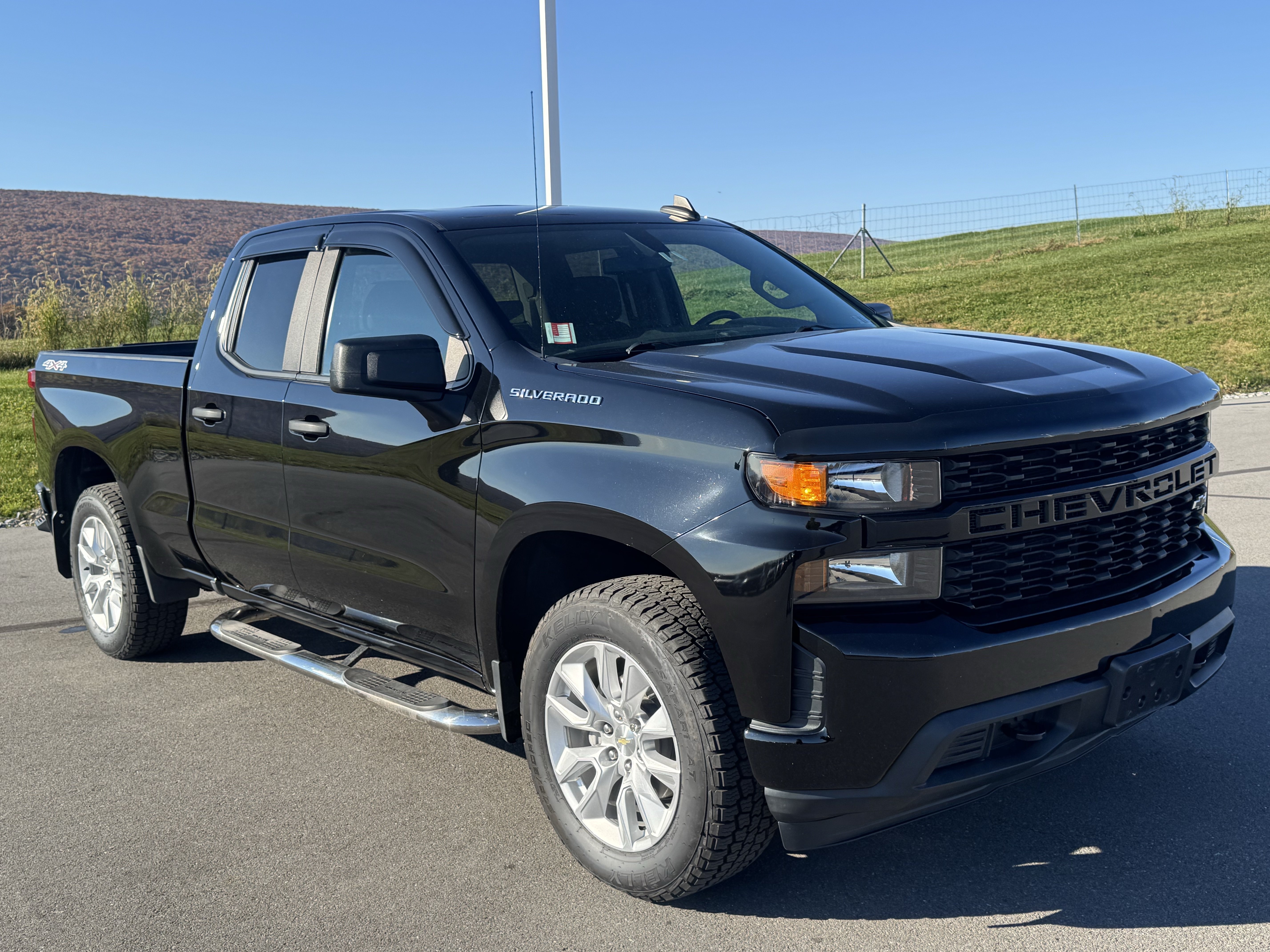 Used 2020 Chevrolet Silverado 1500 Custom w/ Custom Value Package AWD/4WD image 1