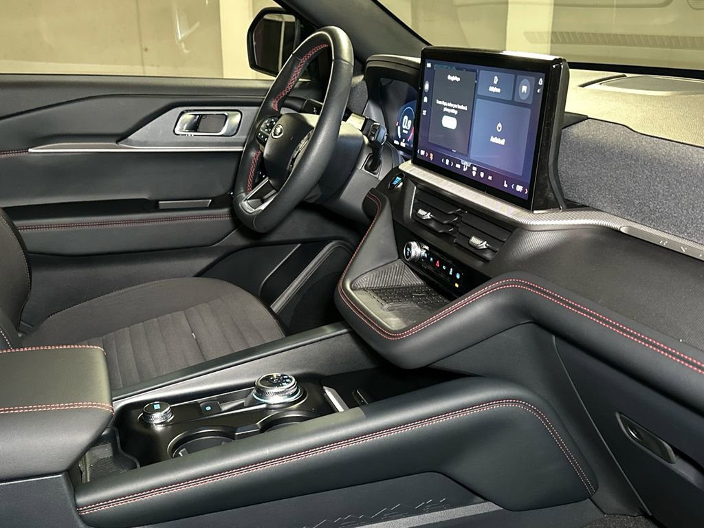 Used 2025 Ford Explorer ST-Line w/ Premium Package image 16