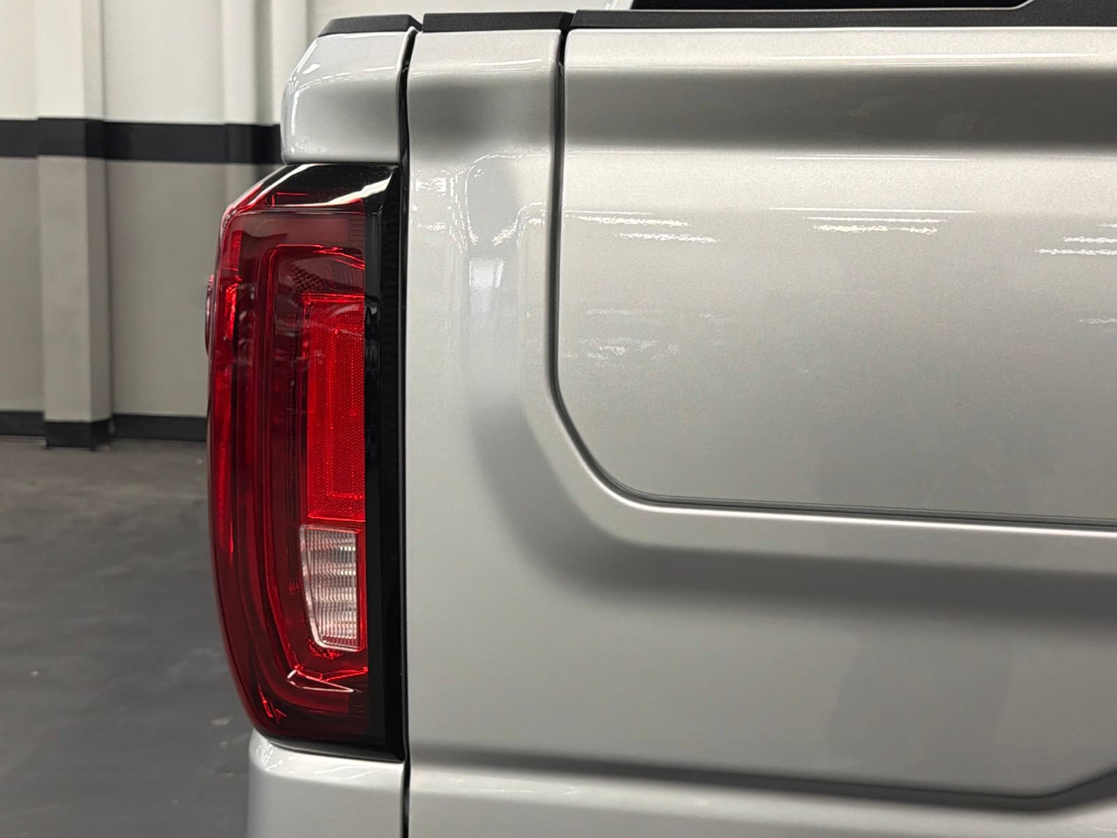Used 2021 GMC Sierra 1500 SLT w/ SLT Premium Plus Package AWD/4WD image 14