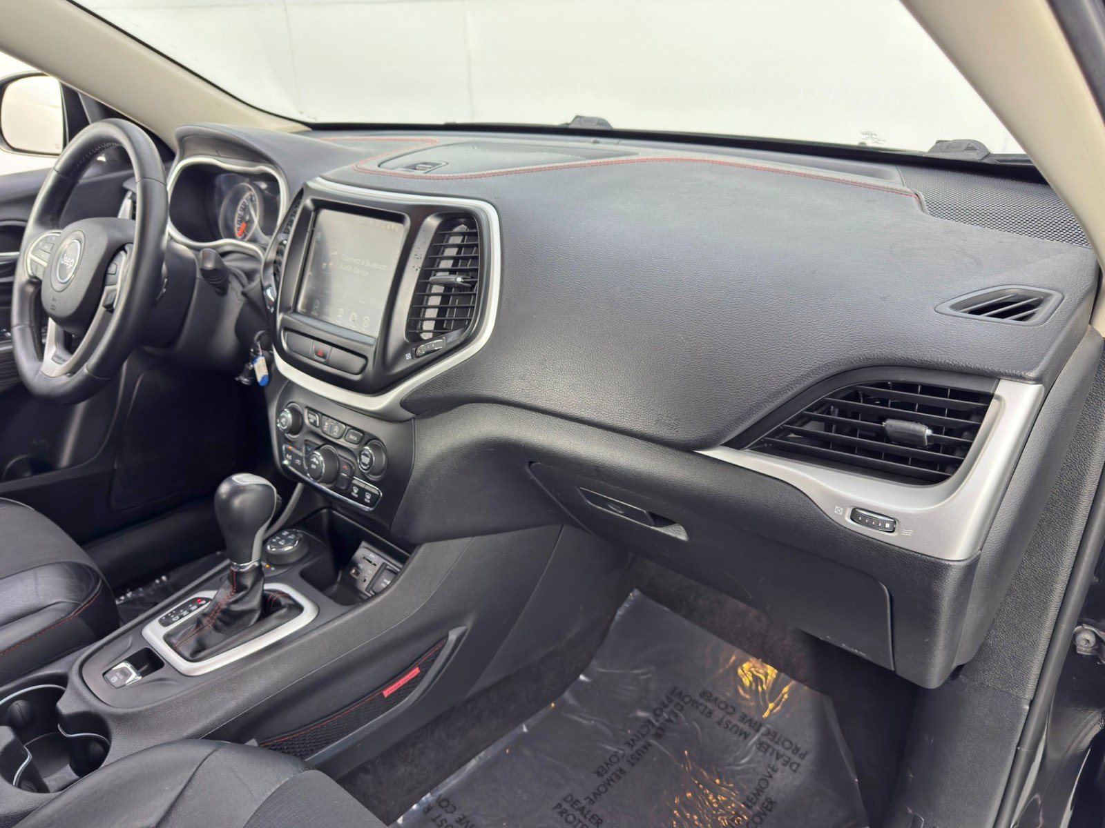 Used 2017 Jeep Cherokee Trailhawk w/ Cold Weather Group image 13