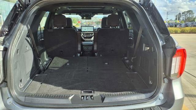 Used 2025 Ford Explorer Platinum w/ LUX Leather Package image 14