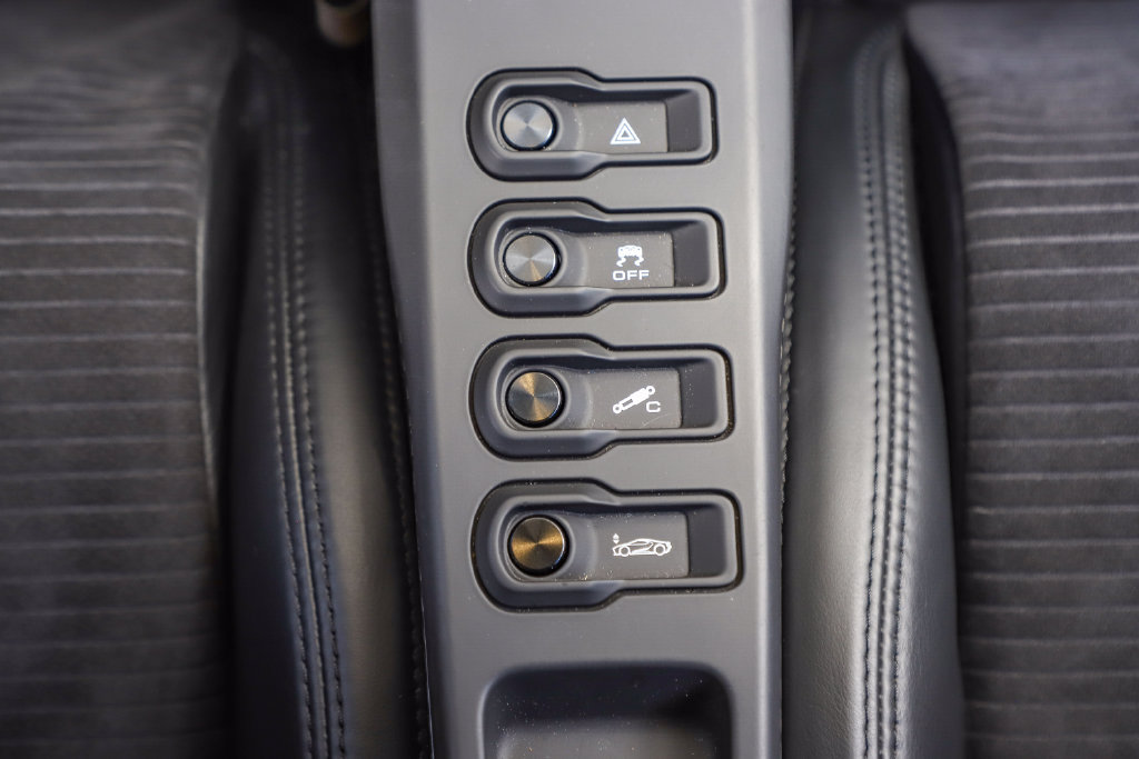 Used 2017 Ford GT RWD image 85