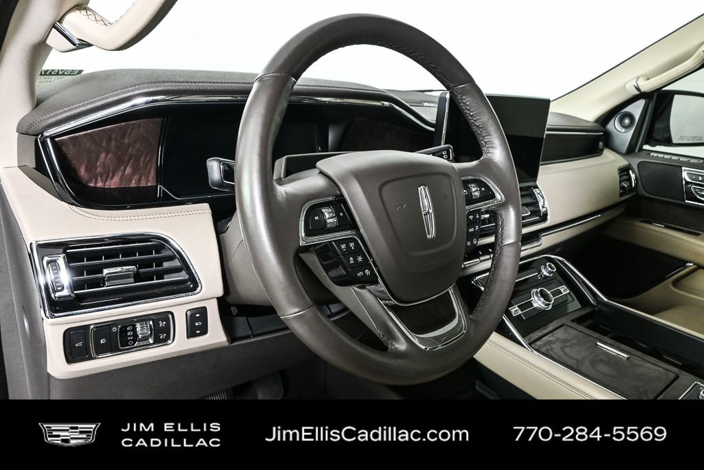 Used 2022 Lincoln Navigator Reserve image 4