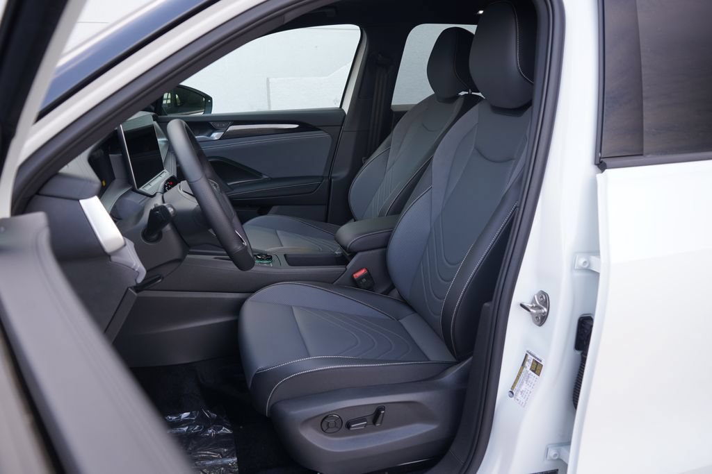 New 2026 Volkswagen Tiguan SE R-Line FWD image 6