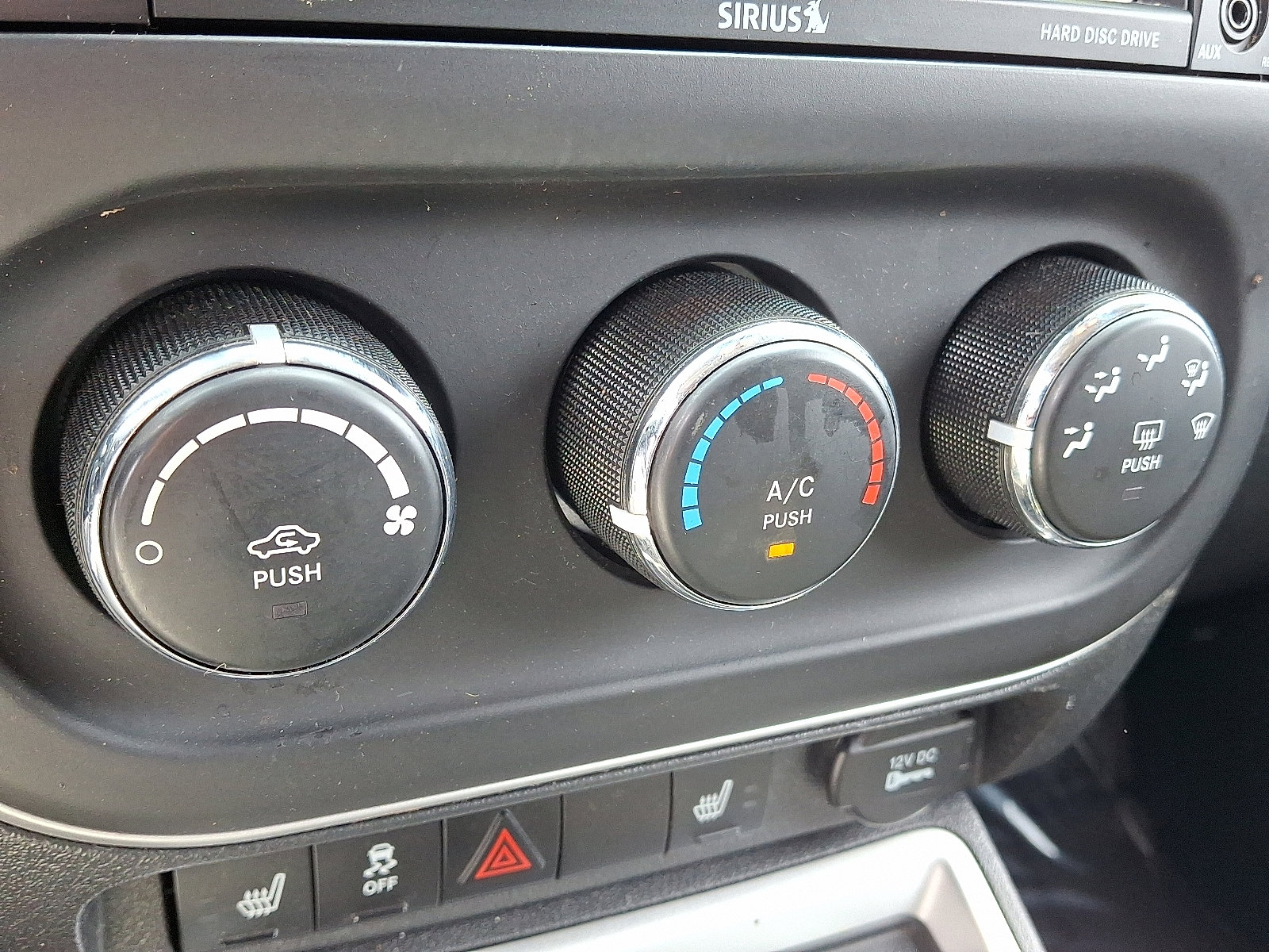 Used 2014 Jeep Compass Latitude w/ Mopar Chrome Accents Group image 15
