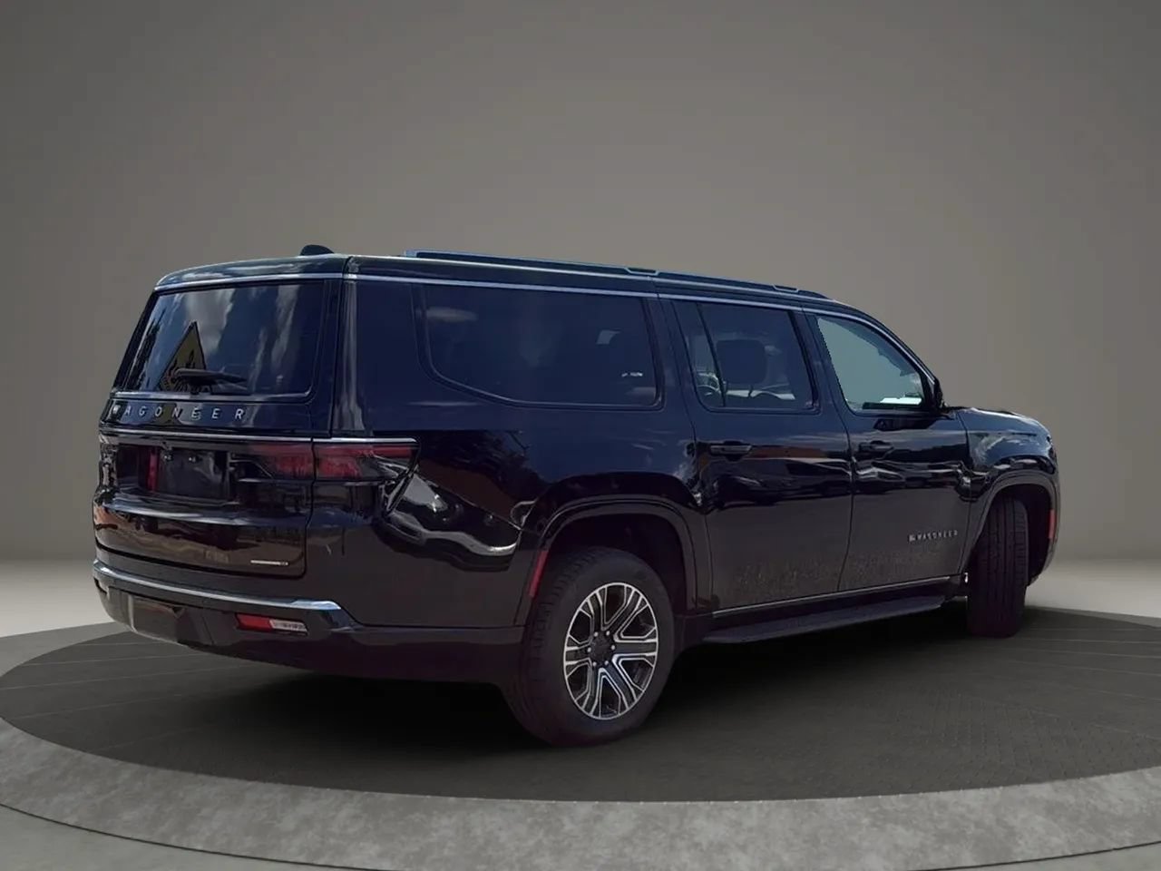Used 2024 Jeep Wagoneer L Series II w/ Flexible Seating Group RWD image 6