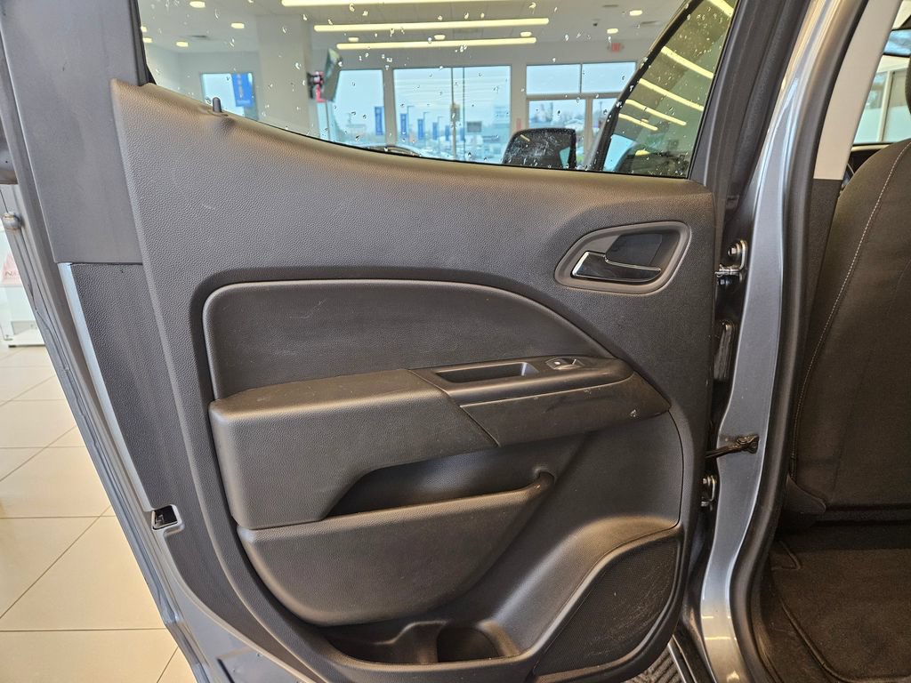 Used 2022 Chevrolet Colorado LT w/ Safety Package AWD/4WD image 23