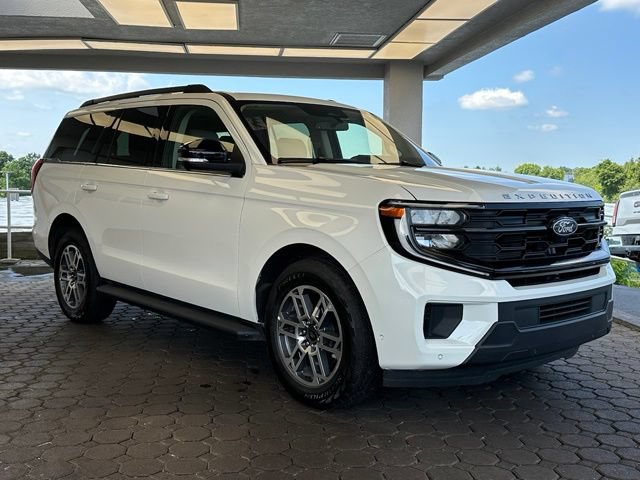 Certified 2025 Ford Expedition Active AWD/4WD image 30
