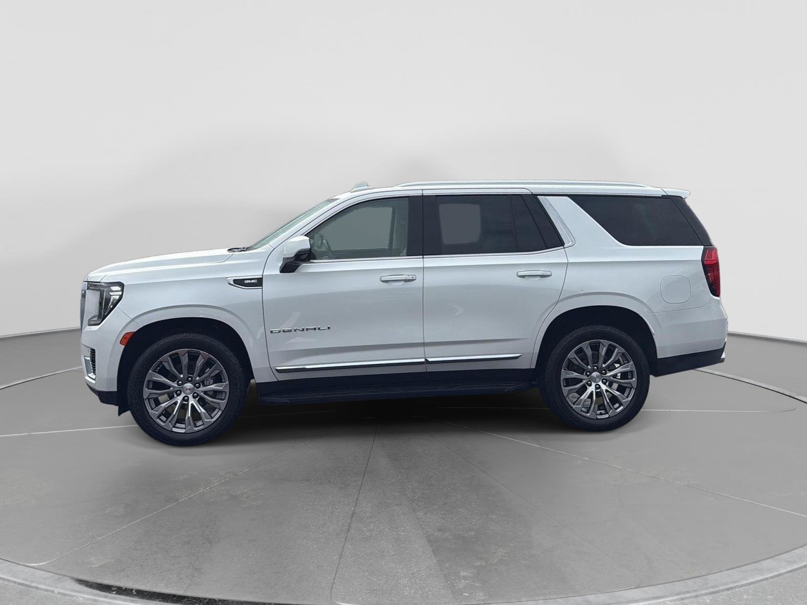 Used 2021 GMC Yukon Denali AWD/4WD image 2