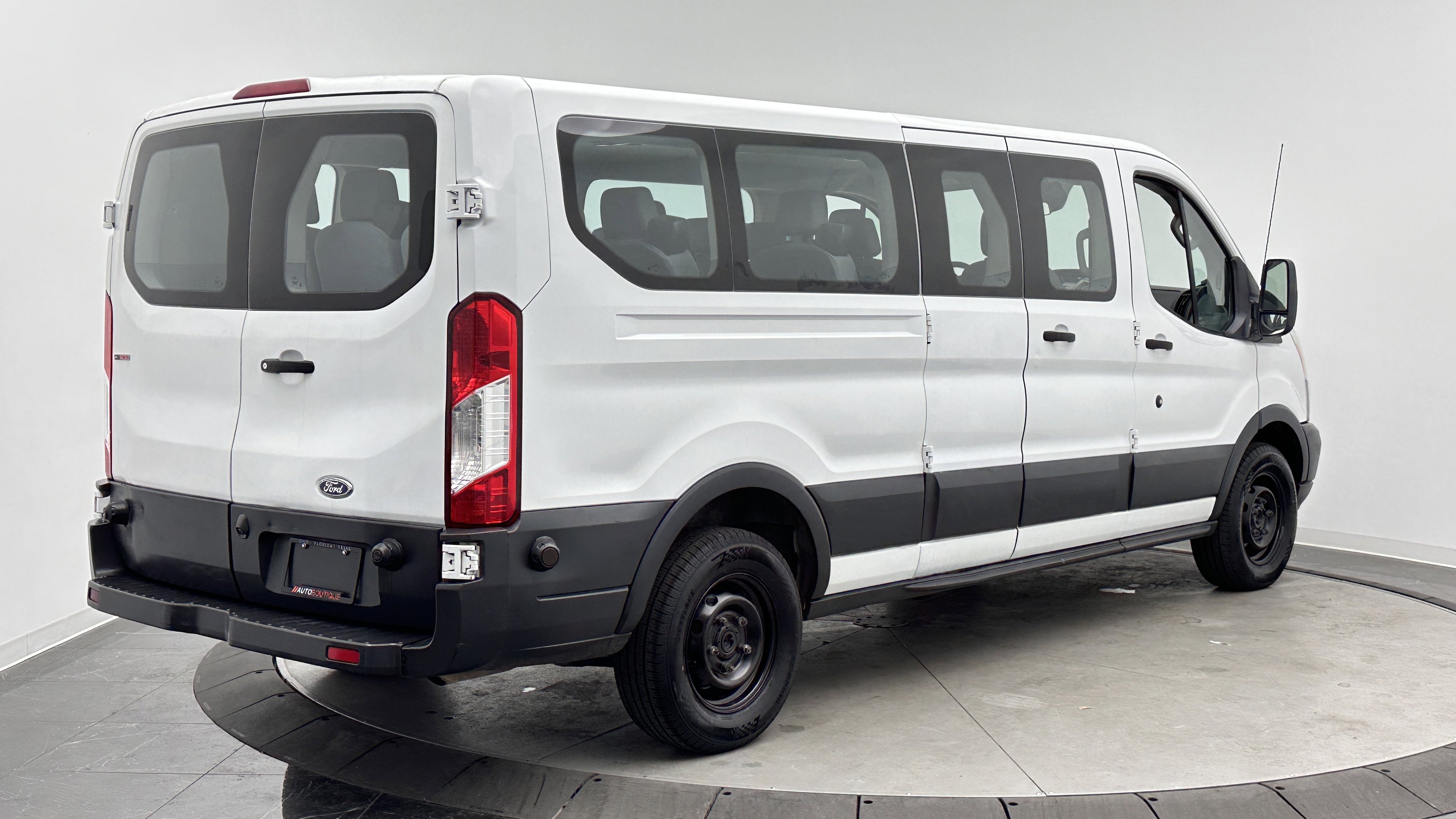 Used 2018 Ford Transit 350 XLT RWD image 7