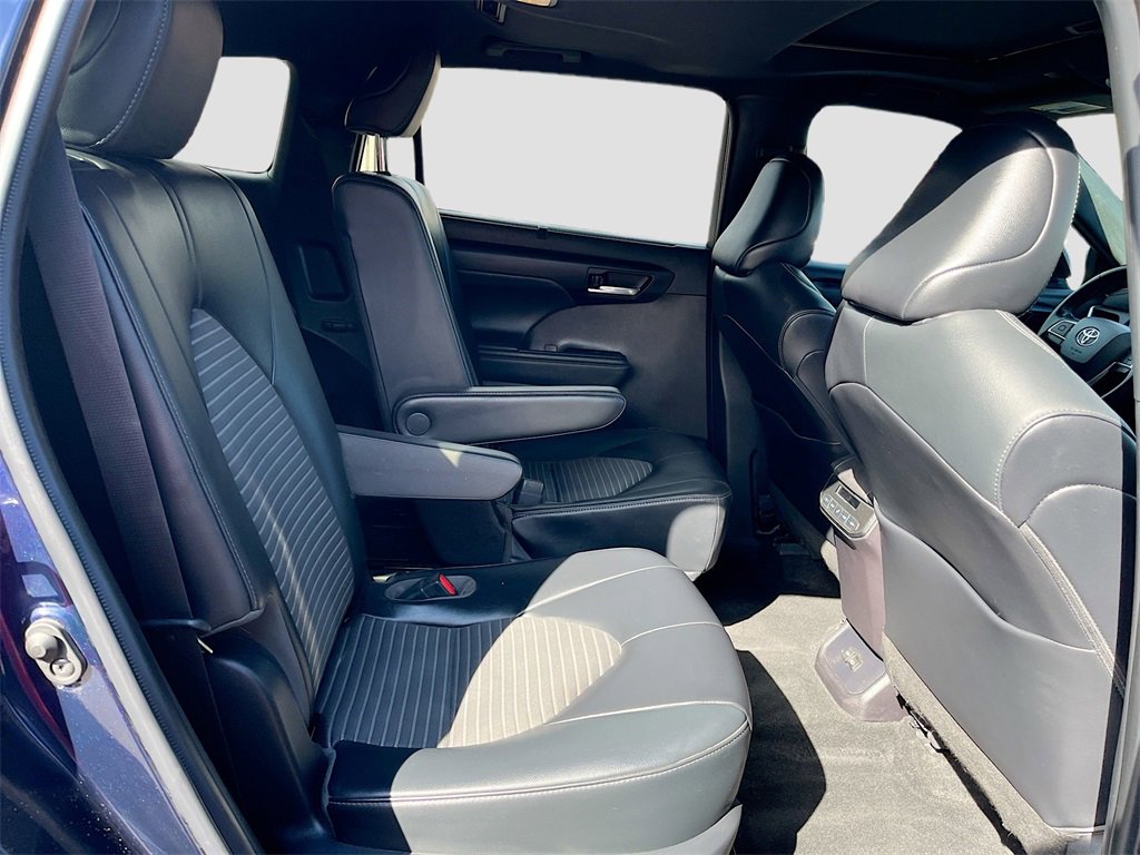 Used 2022 Toyota Highlander XSE image 29