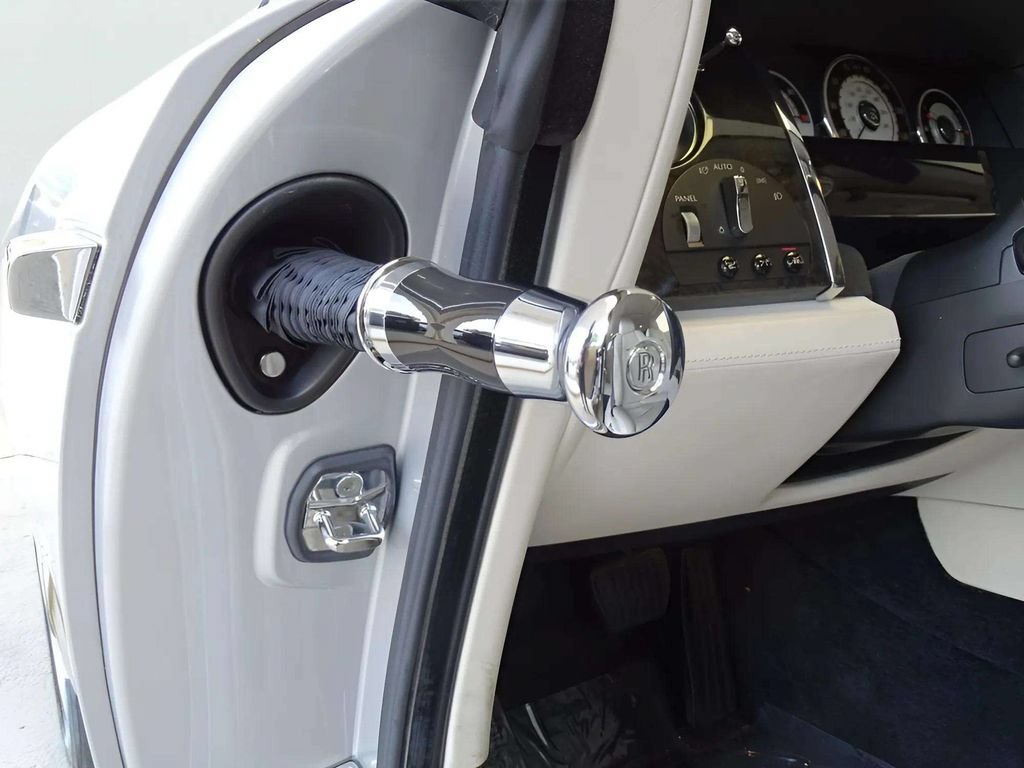 Certified 2014 Rolls-Royce Wraith RWD image 17