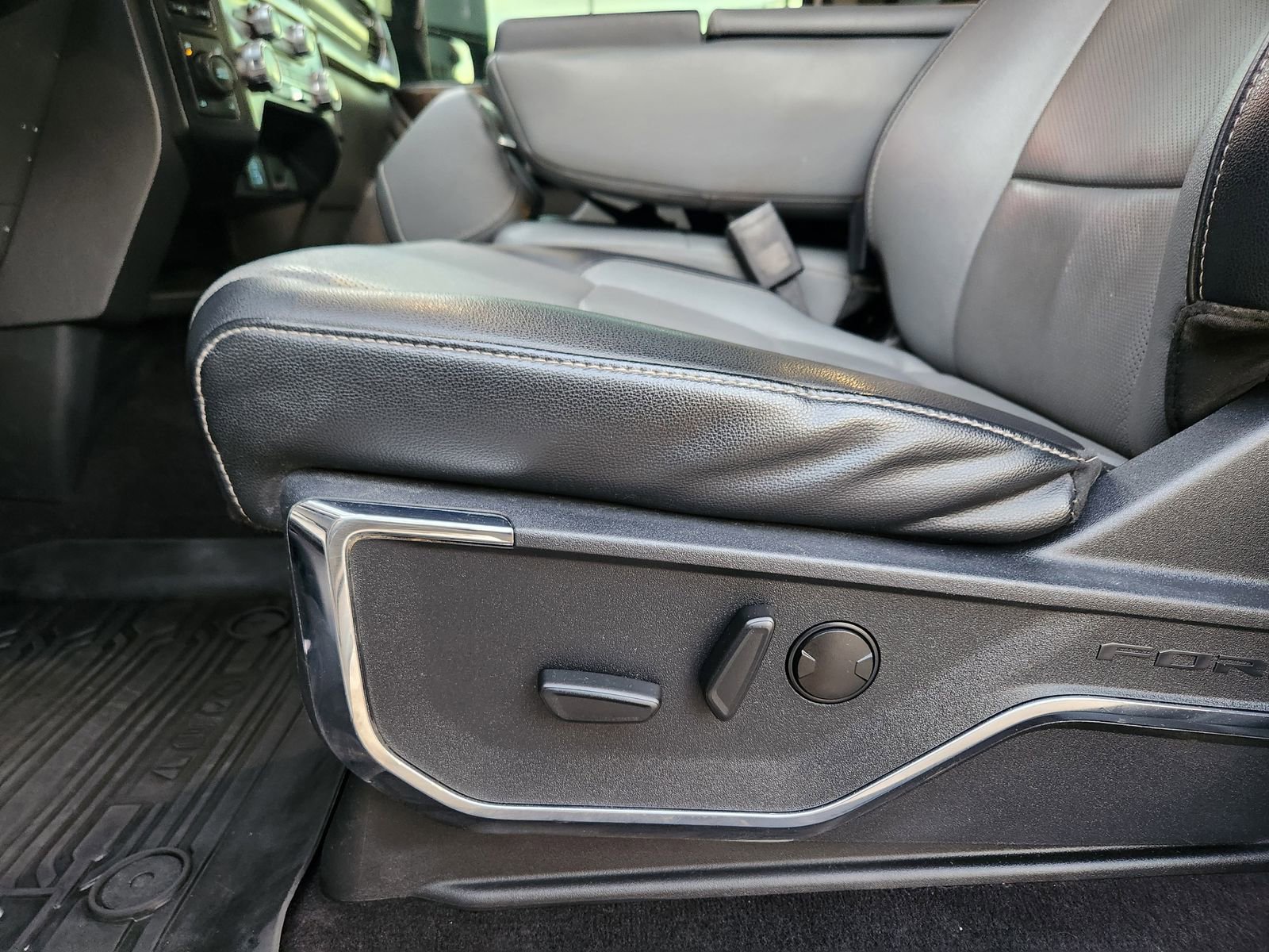 Used 2022 Ford F150 Lariat w/ Equipment Group 501A Mid image 30